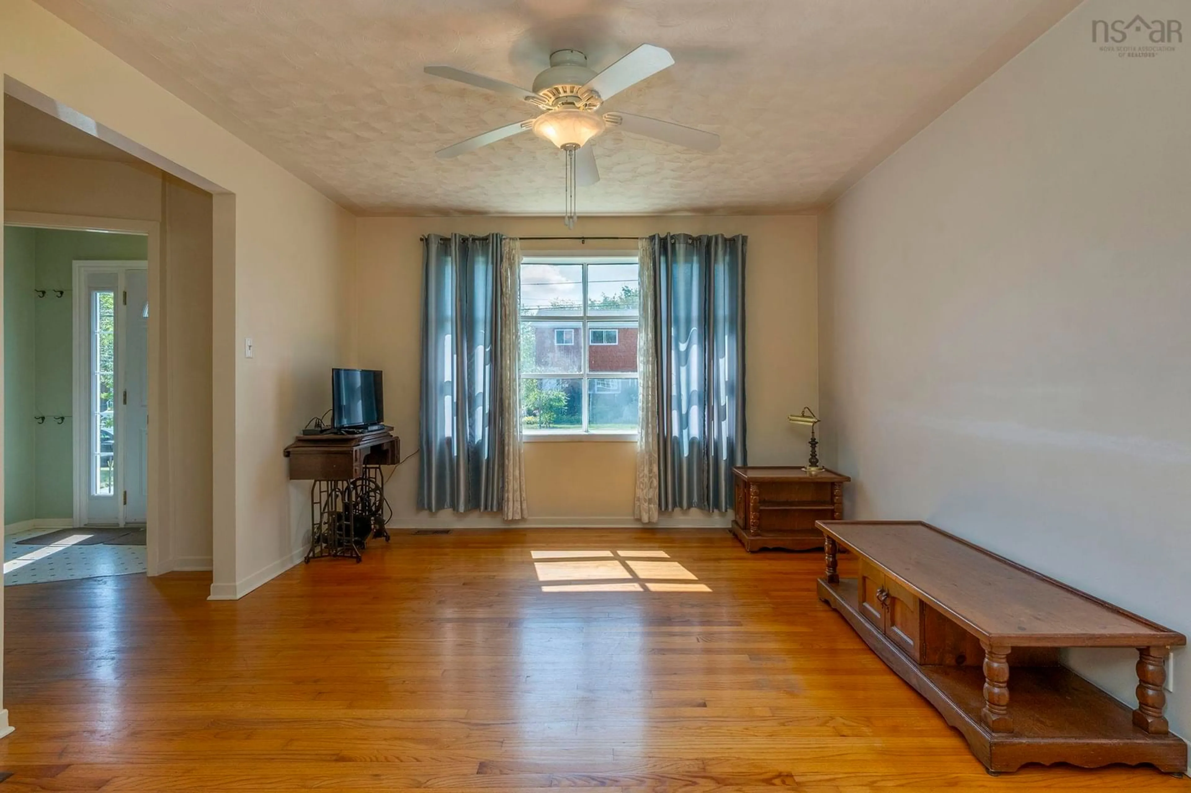 A pic of a room for 19 Marilyn Dr, Dartmouth Nova Scotia B2Y 3X8