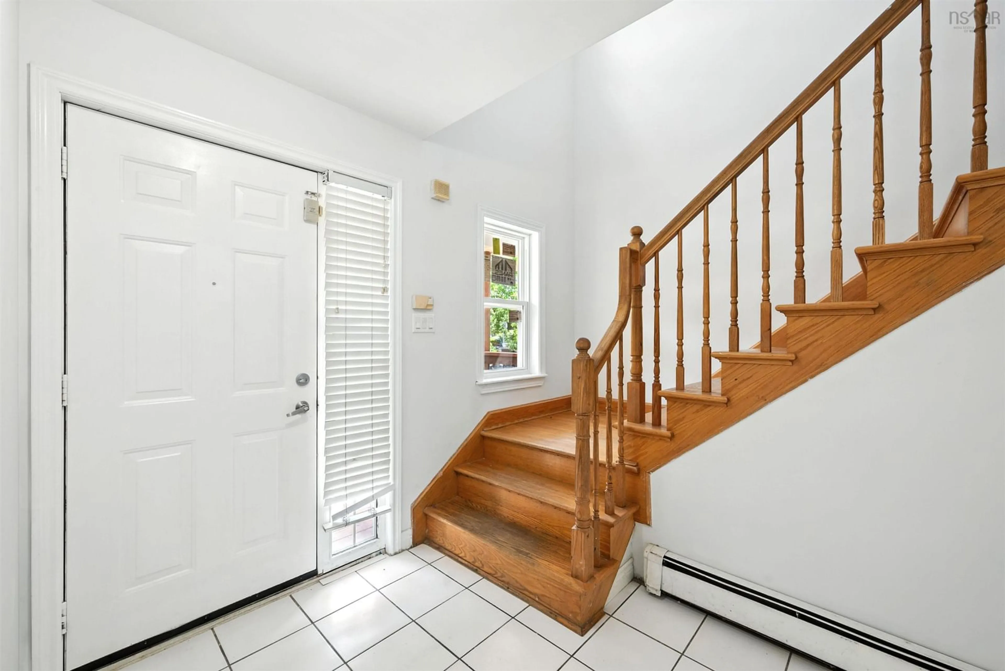 Indoor foyer for 91 Oceanview Dr, Bedford Nova Scotia B4A 4H5