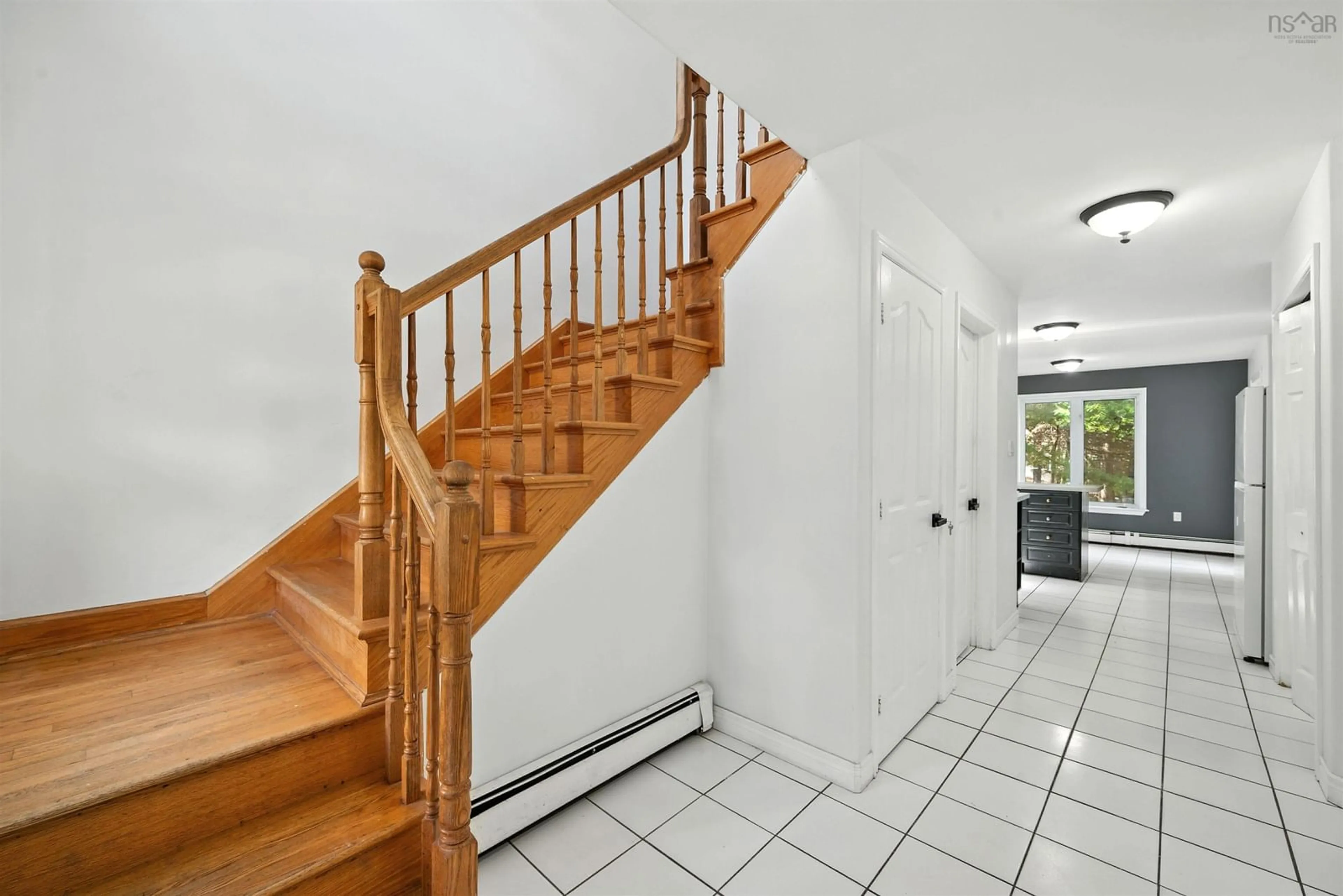 Indoor foyer for 91 Oceanview Dr, Bedford Nova Scotia B4A 4H5
