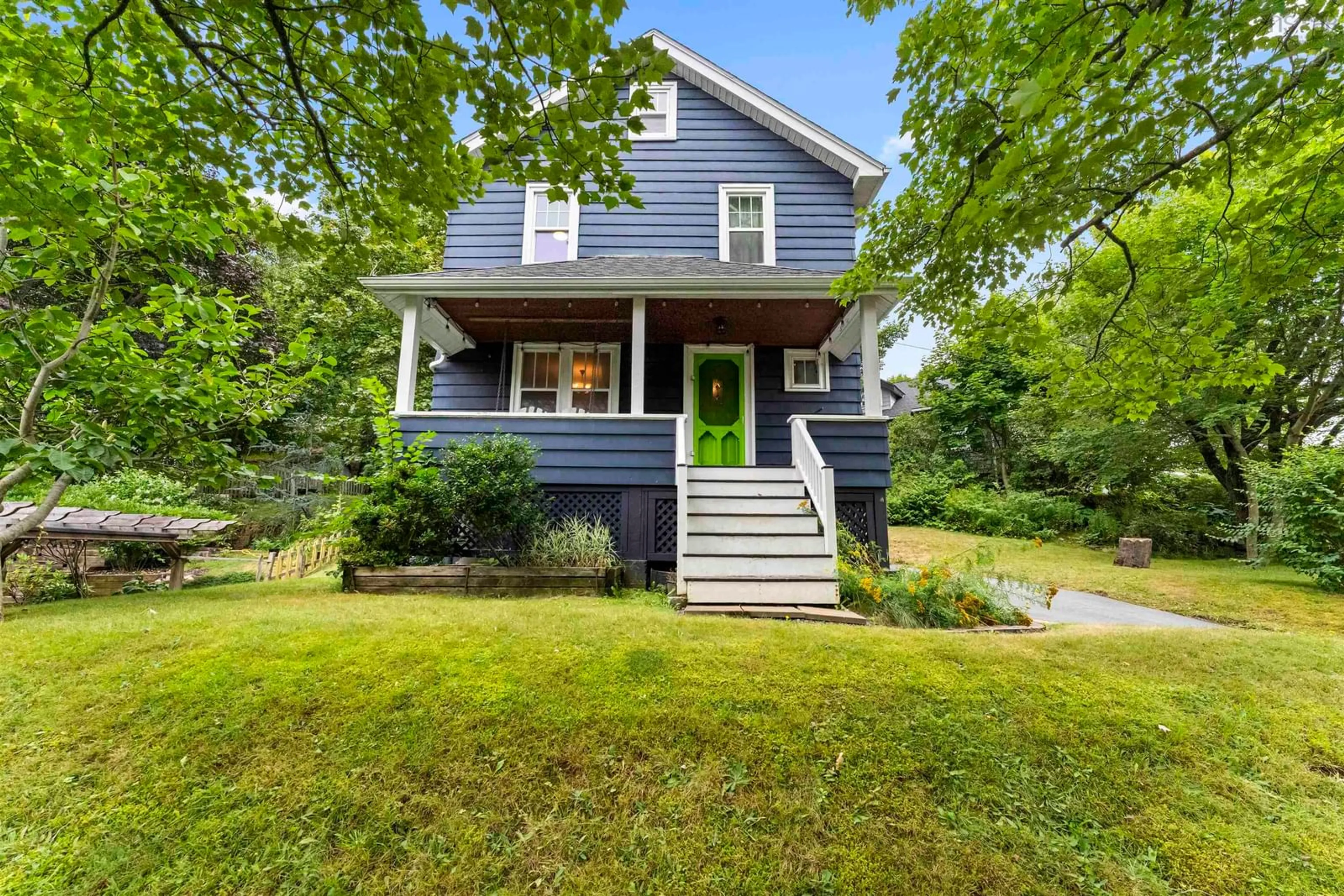 Home with vinyl exterior material, street for 3 Southdale St, Dartmouth Nova Scotia B2Y 2H7