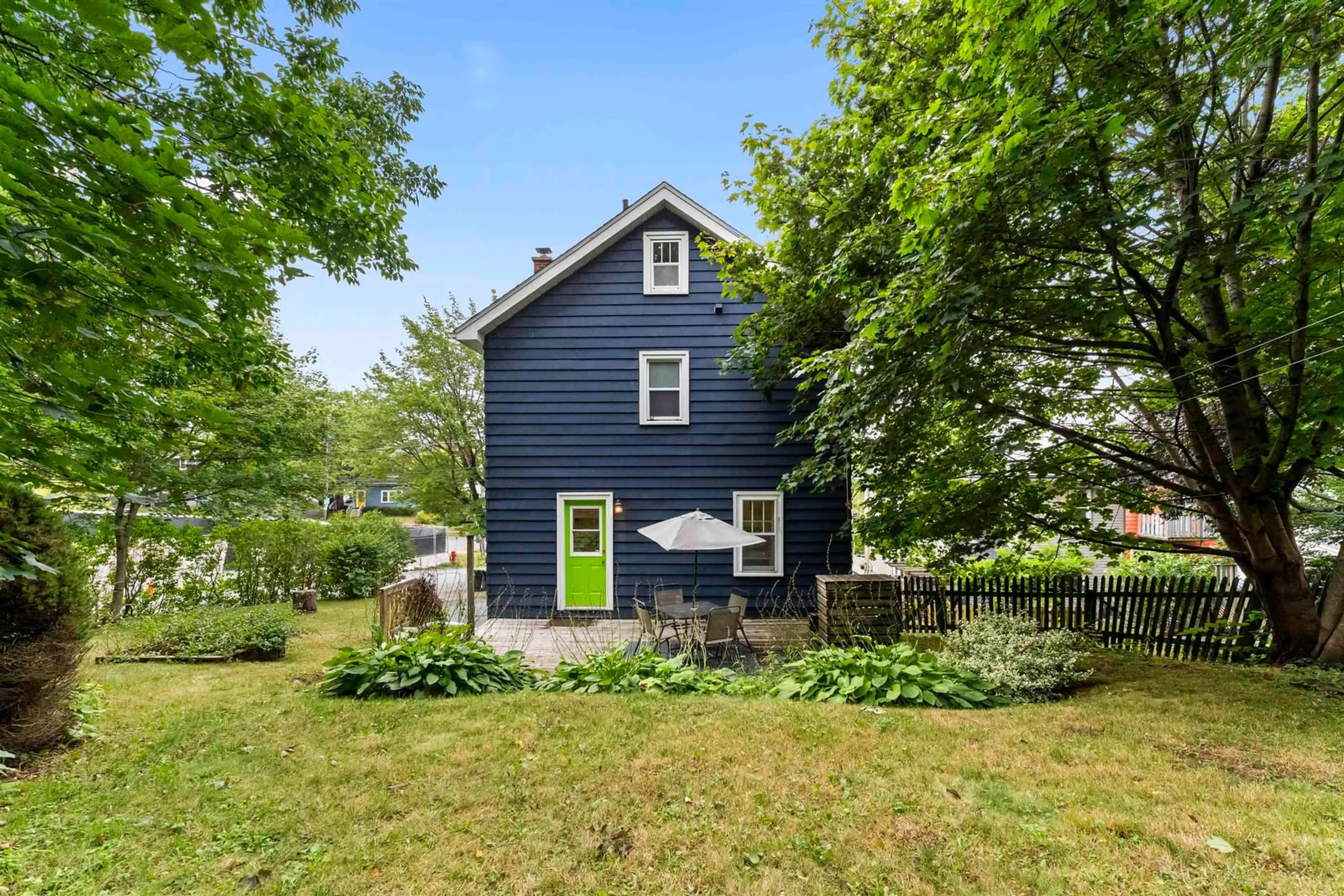 Home with vinyl exterior material, street for 3 Southdale St, Dartmouth Nova Scotia B2Y 2H7