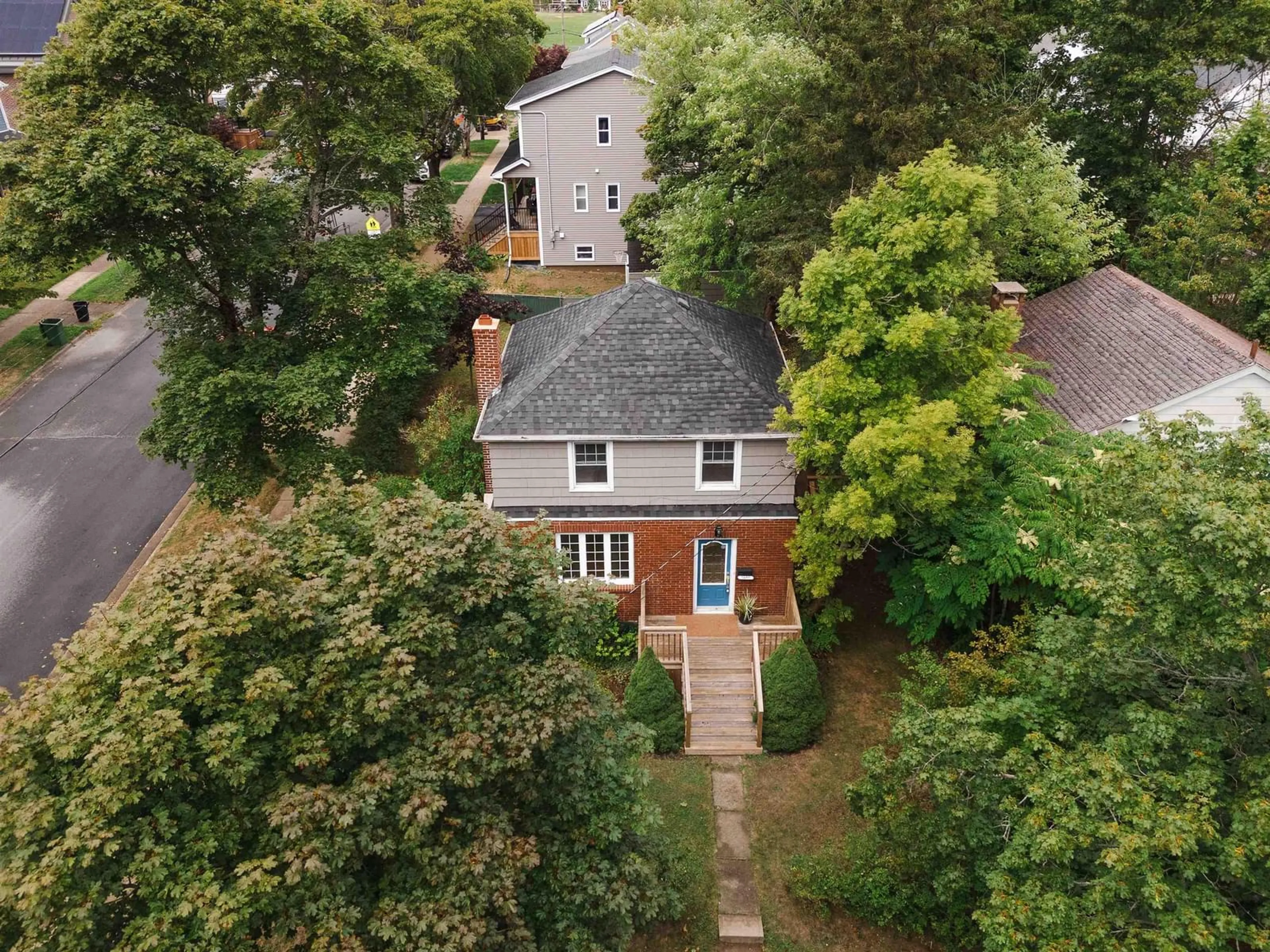 A pic from outside/outdoor area/front of a property/back of a property/a pic from drone, street for 5680 Drummond Court, Halifax Nova Scotia B3K 3Z5