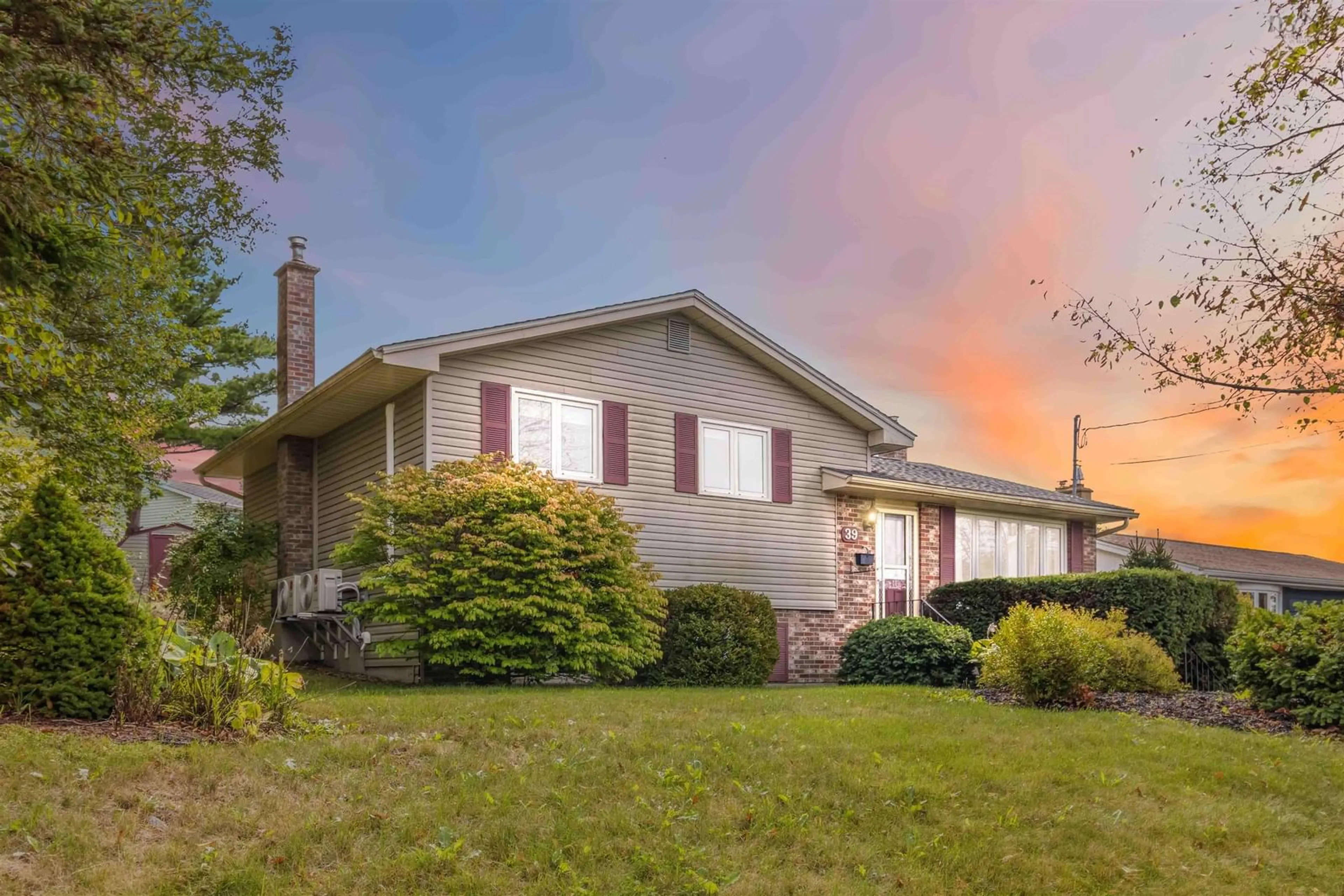 Home with vinyl exterior material, unknown for 39 Gourok Ave, Dartmouth Nova Scotia B2X 2B1
