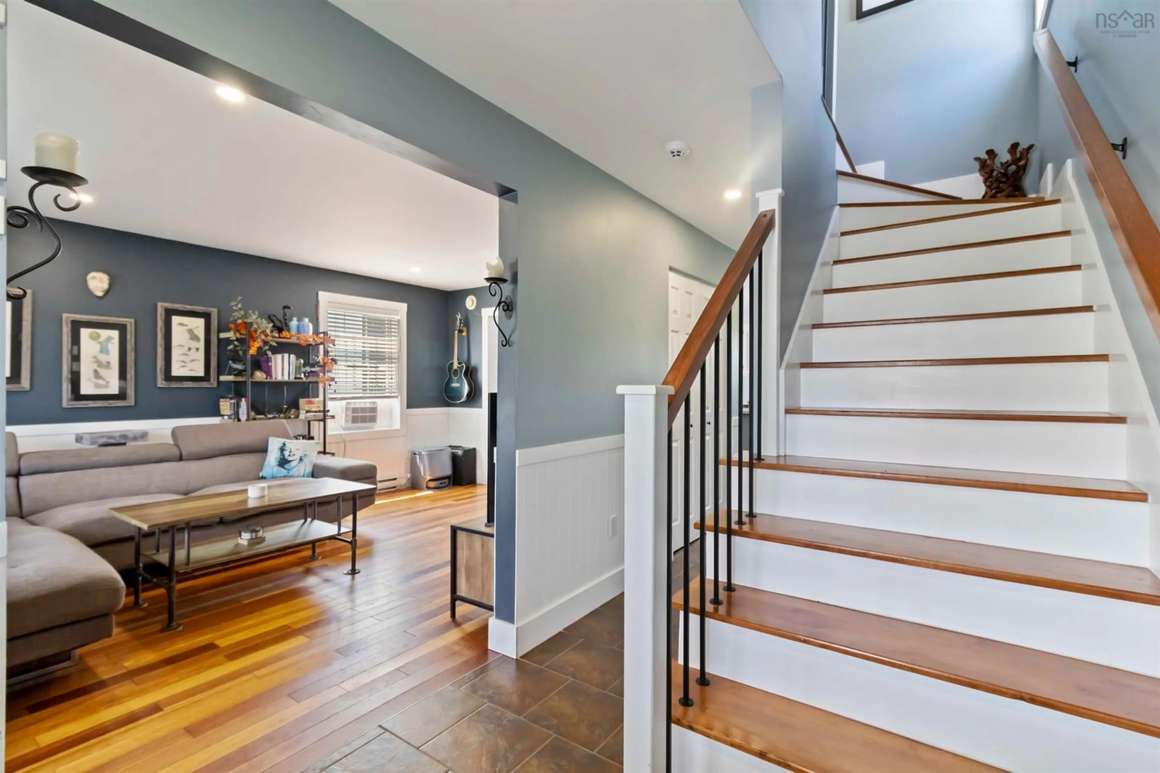 Indoor entryway for 11 Bianca Crt, Middle Sackville Nova Scotia B4E 3E2