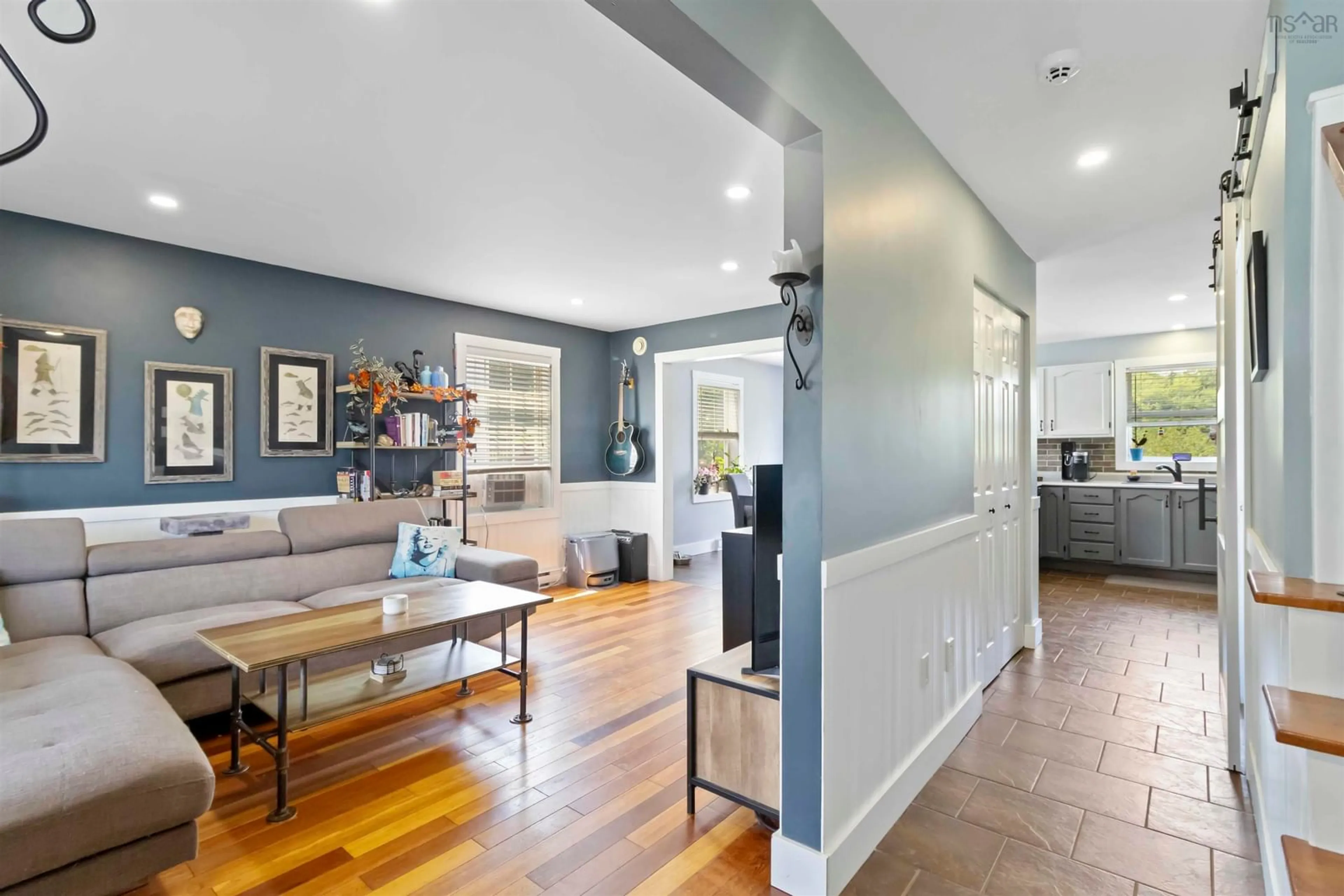Indoor entryway for 11 Bianca Crt, Middle Sackville Nova Scotia B4E 3E2