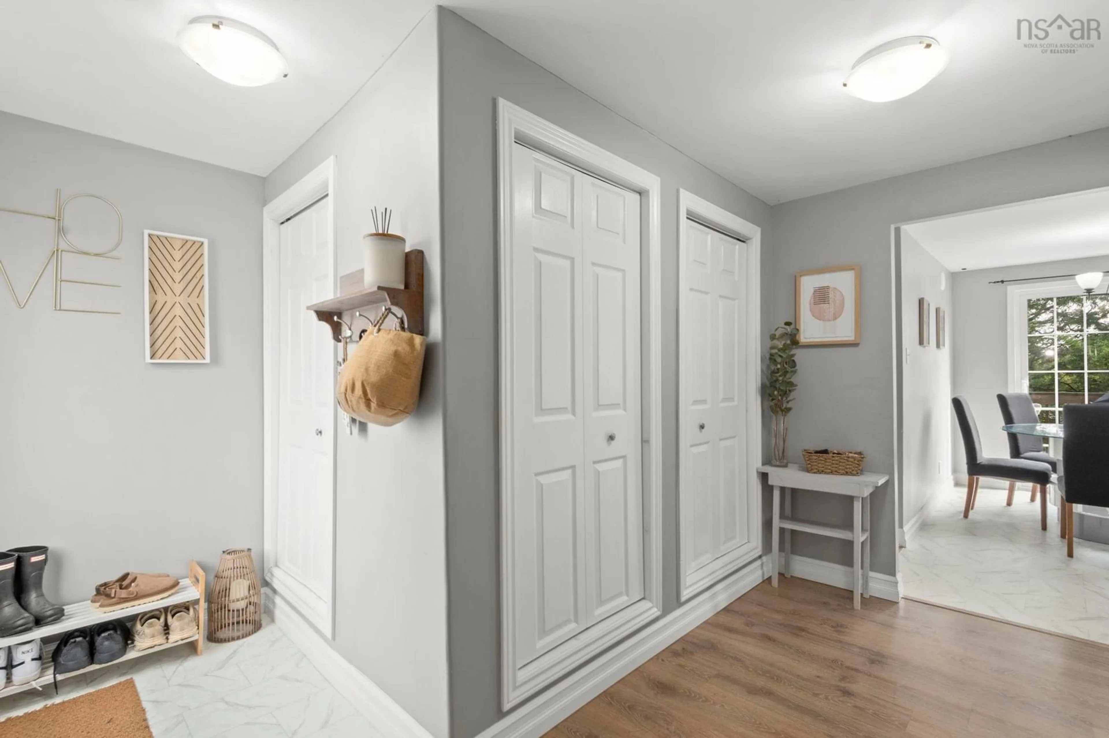 Indoor entryway for 5 Pleasant St, Hantsport Nova Scotia B0P 1P0