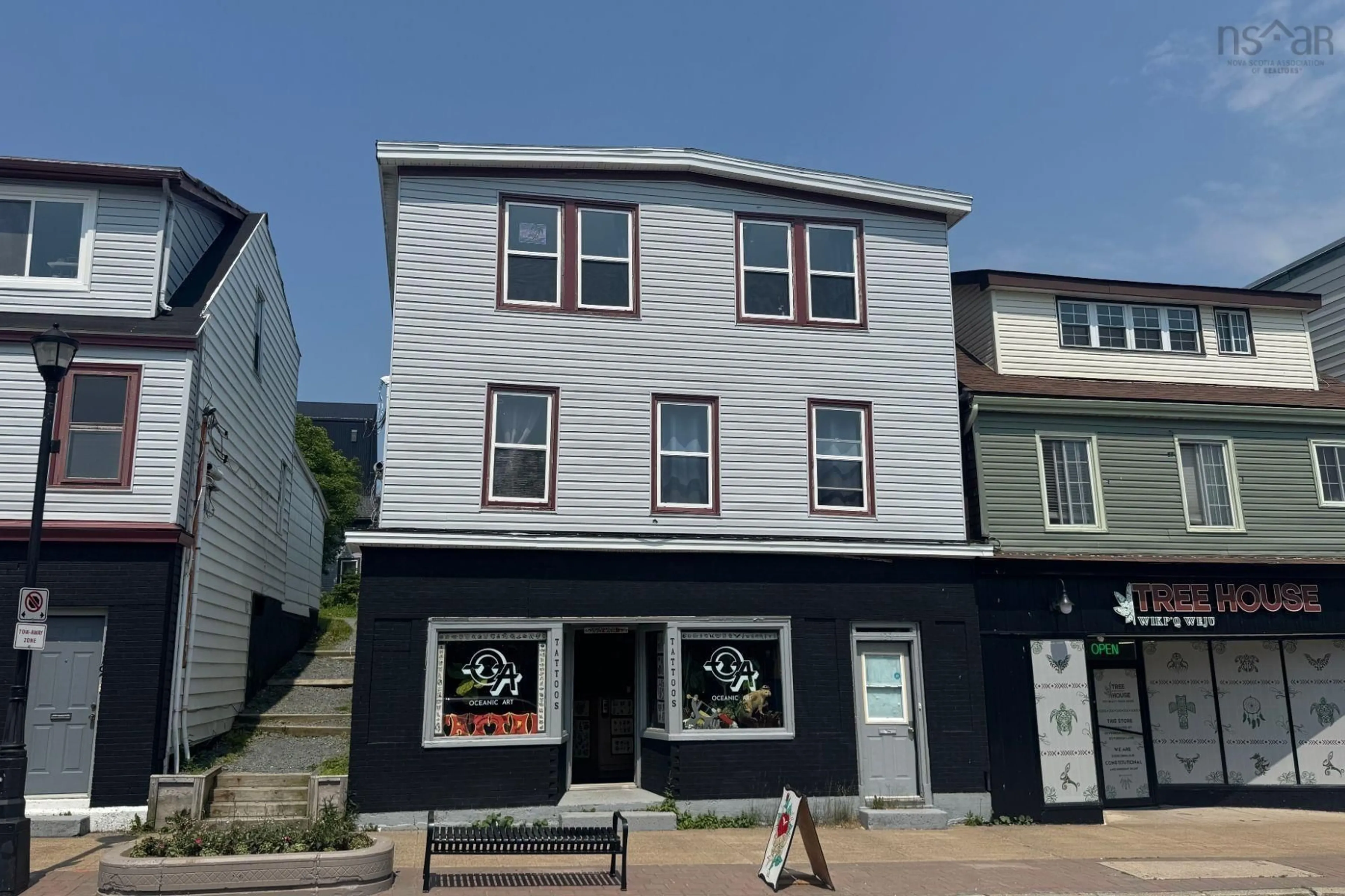 Home with vinyl exterior material, building for 121 Portland St, Dartmouth Nova Scotia B2Y 1H7