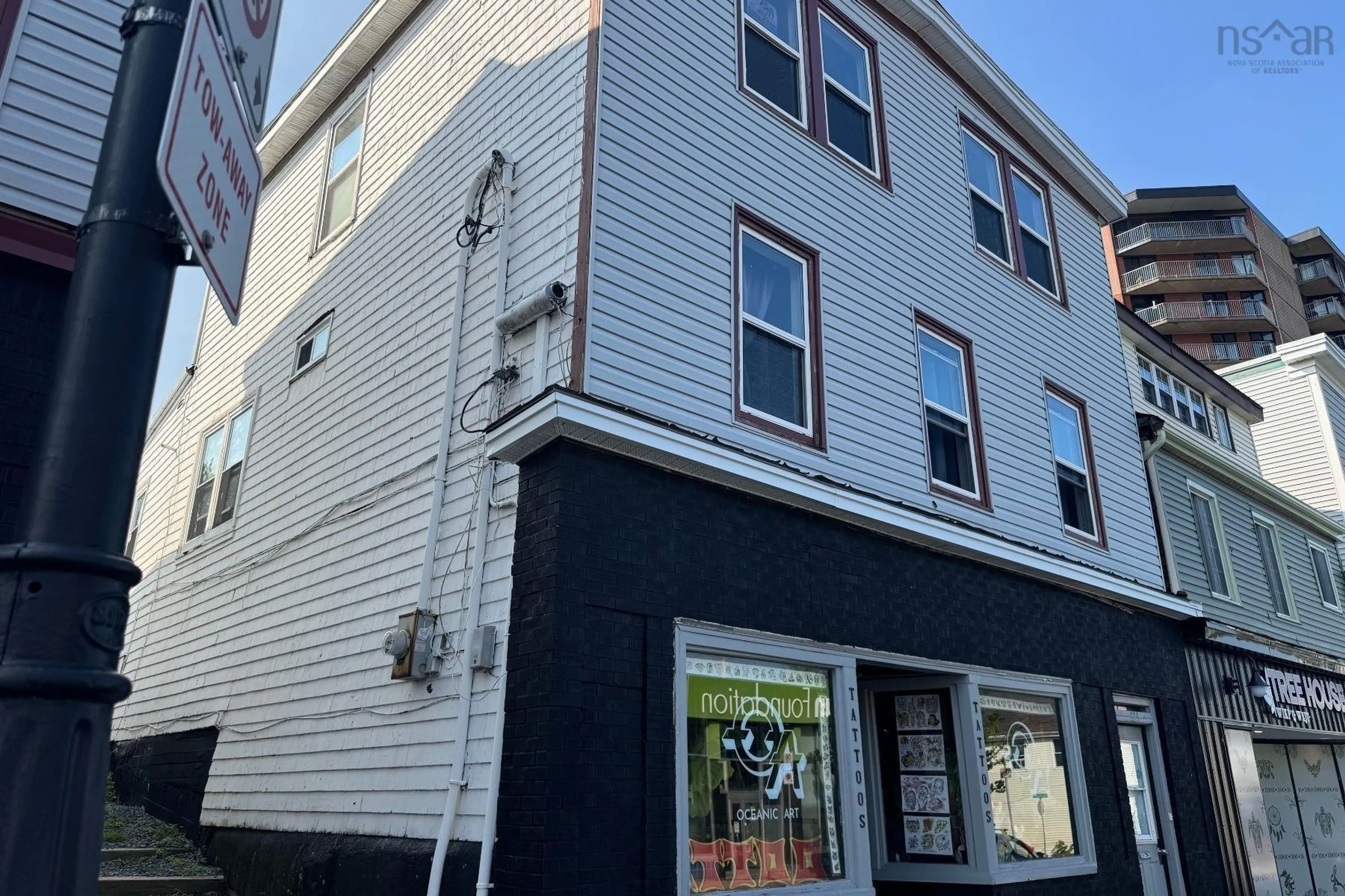 Home with vinyl exterior material, building for 121 Portland St, Dartmouth Nova Scotia B2Y 1H7