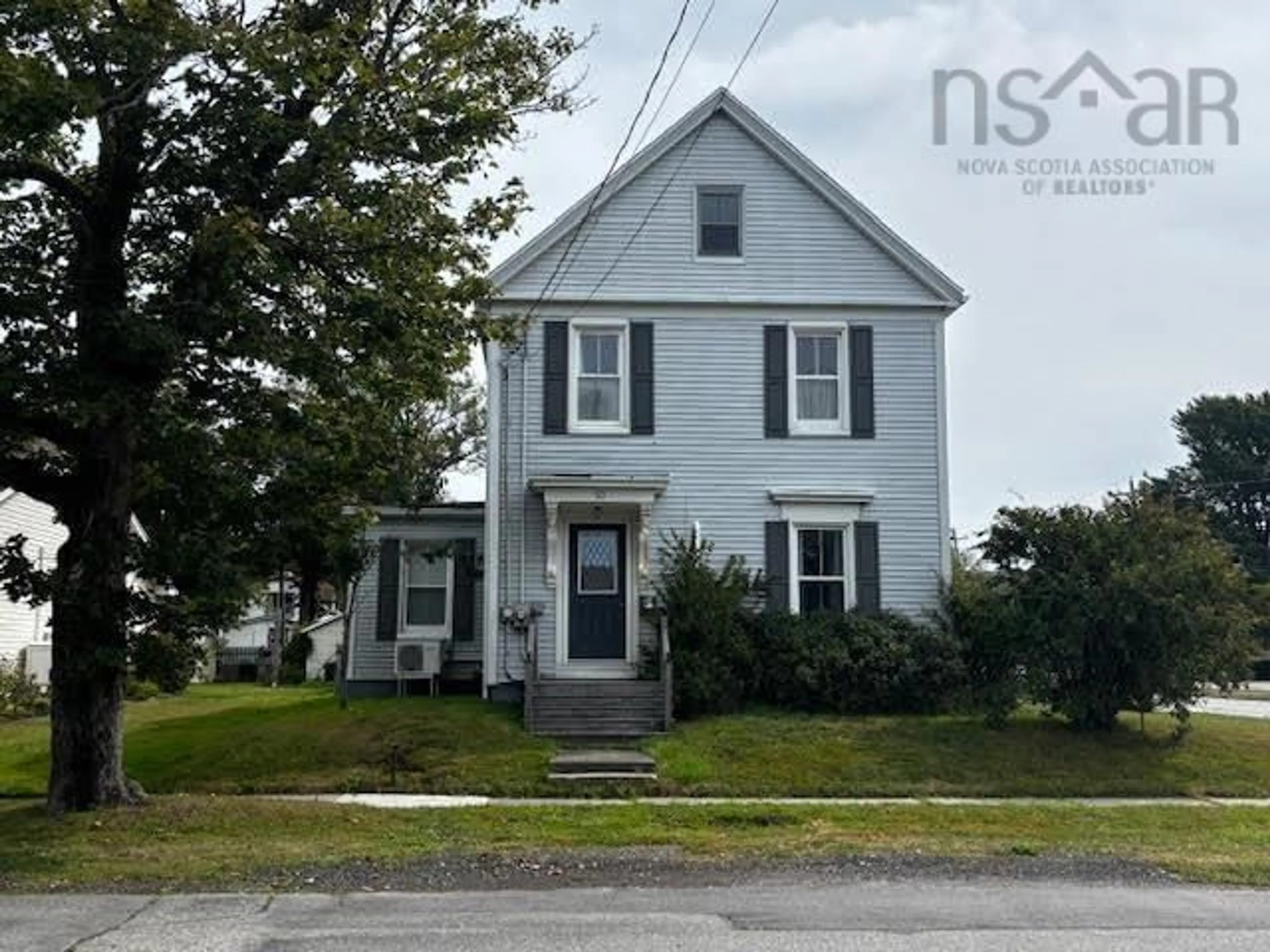 Home with vinyl exterior material, street for 53 William St, Yarmouth Nova Scotia B5A 1Y4