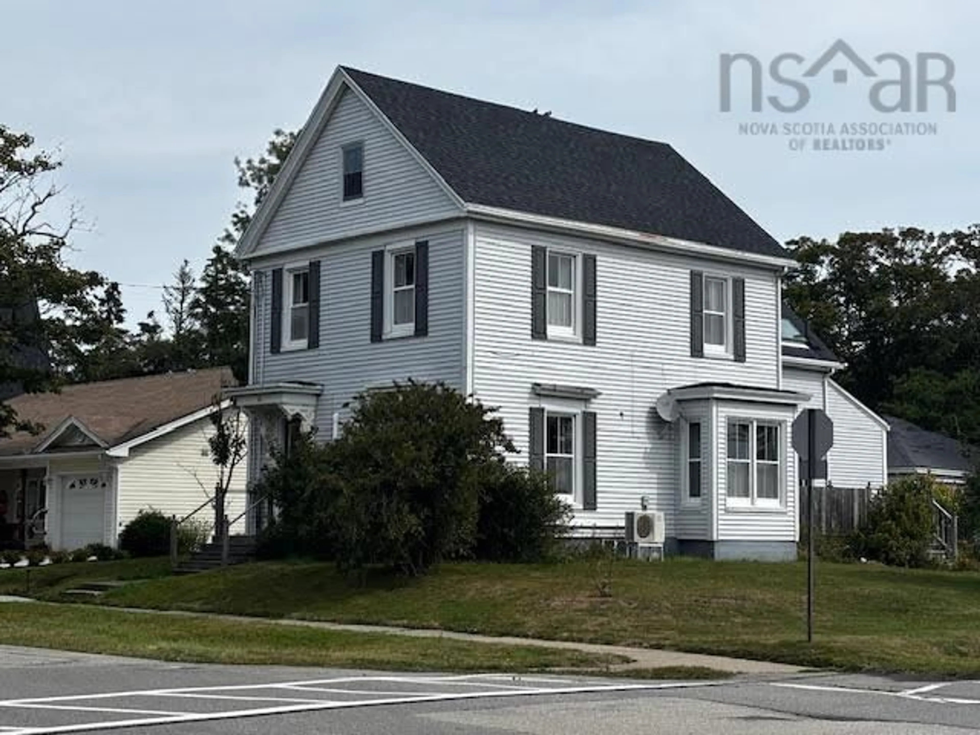 Home with vinyl exterior material, street for 53 William St, Yarmouth Nova Scotia B5A 1Y4