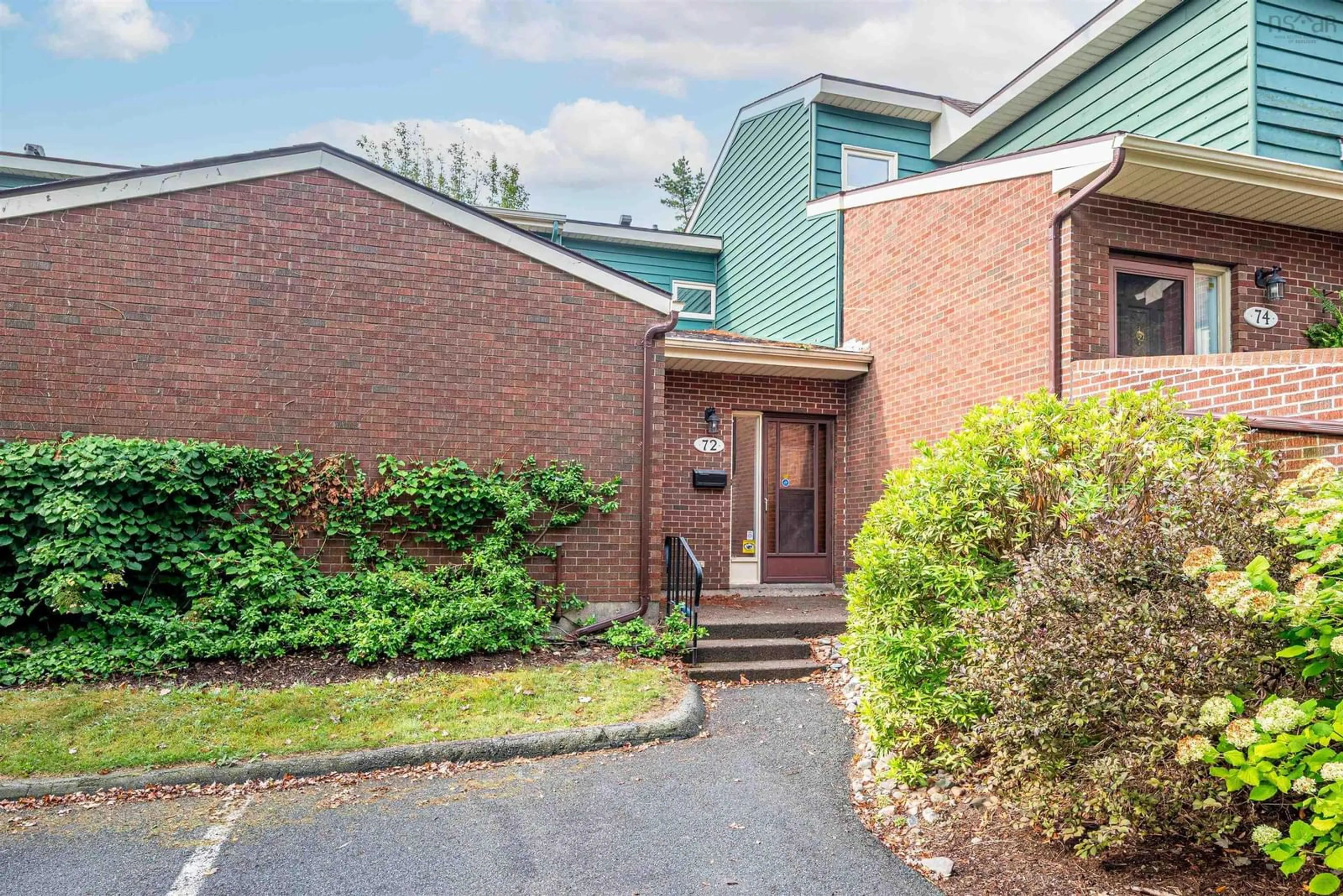 Indoor foyer for 72 Braemount Drive, Halifax Nova Scotia B3M 3P3