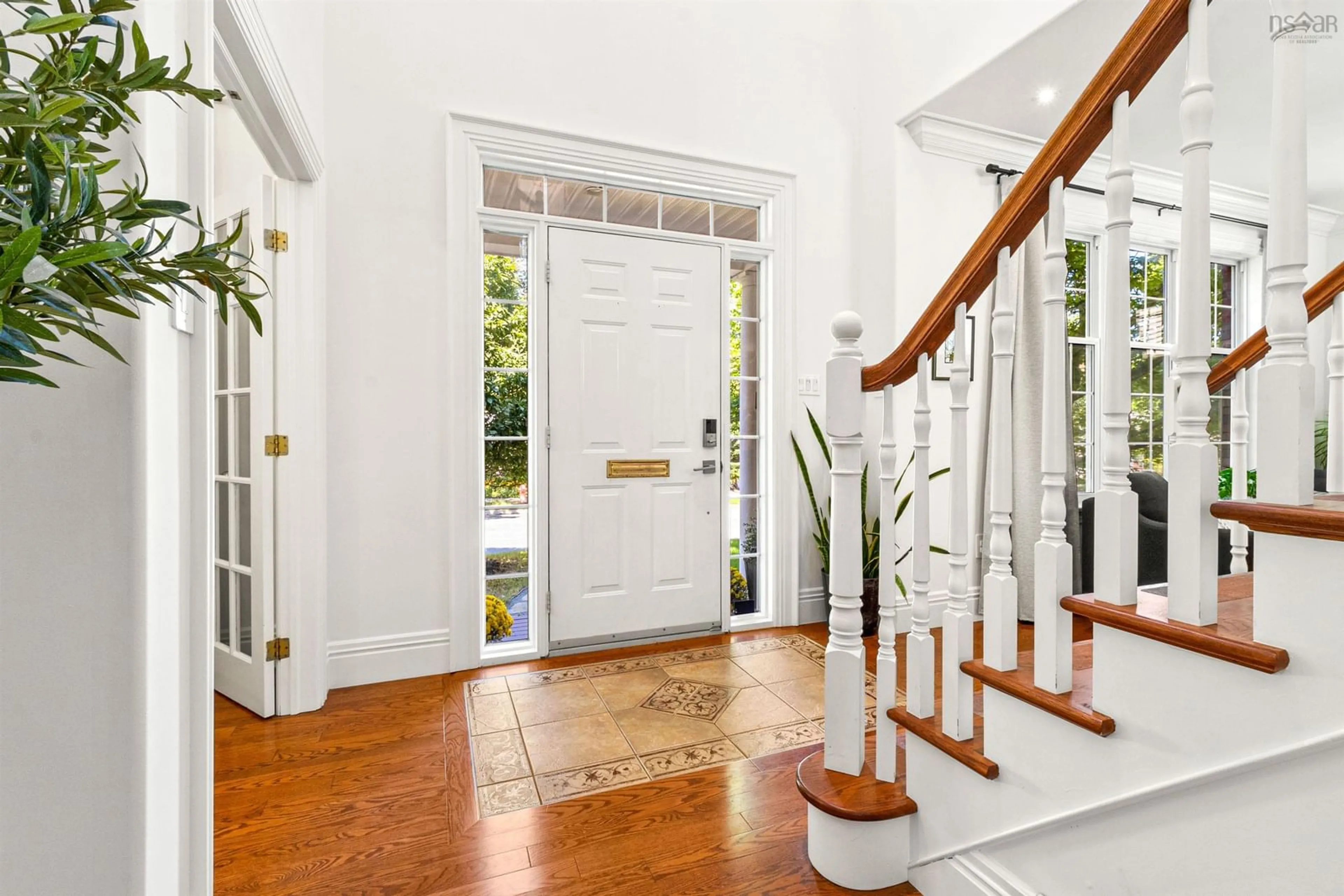 Indoor entryway for 5750 Southwood Dr, Halifax Peninsula Nova Scotia B3H 4P4