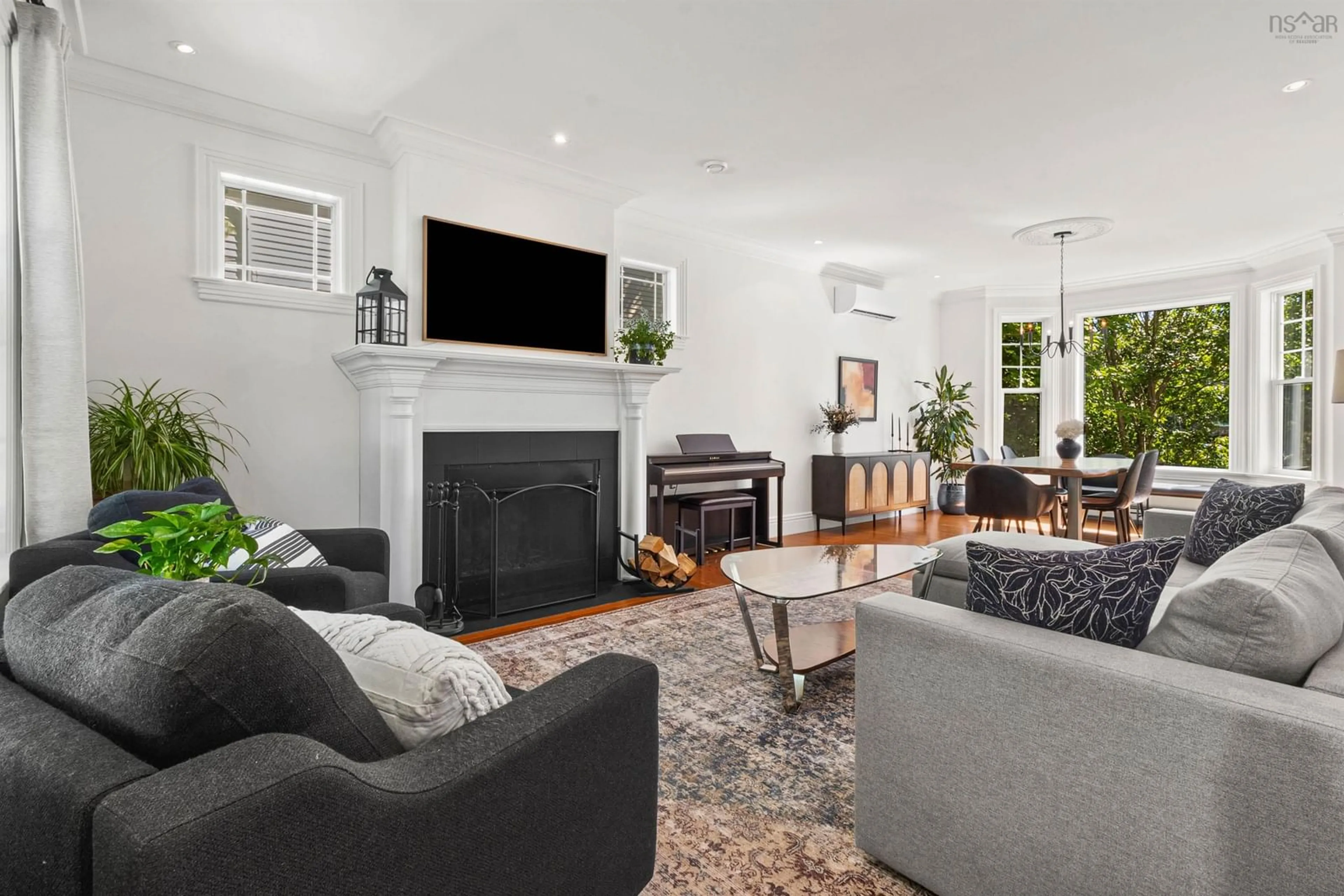 Living room with furniture, unknown for 5750 Southwood Dr, Halifax Peninsula Nova Scotia B3H 4P4