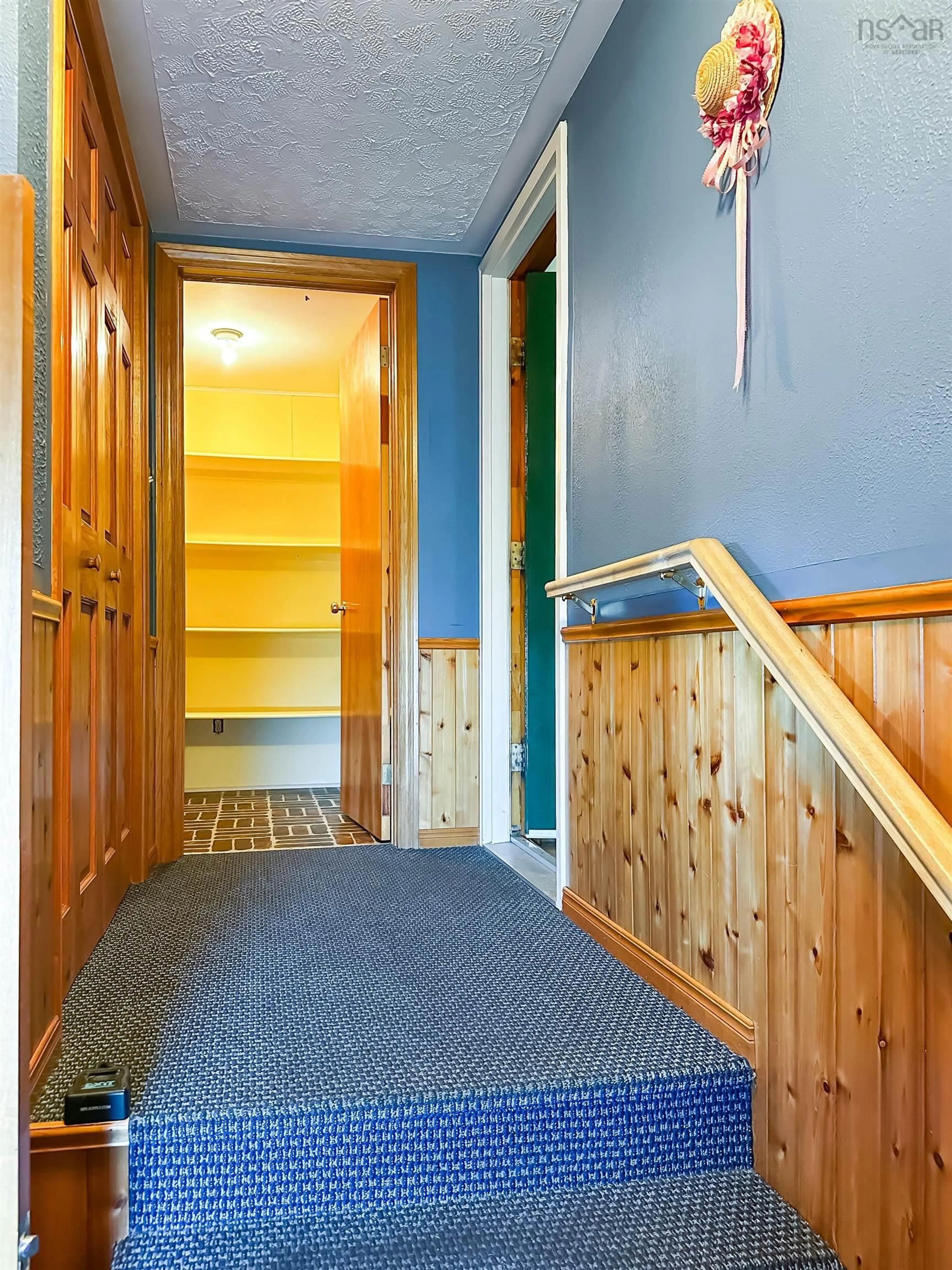 Indoor foyer for 5234 Shore Rd, Parkers Cove Nova Scotia B0S 1A0