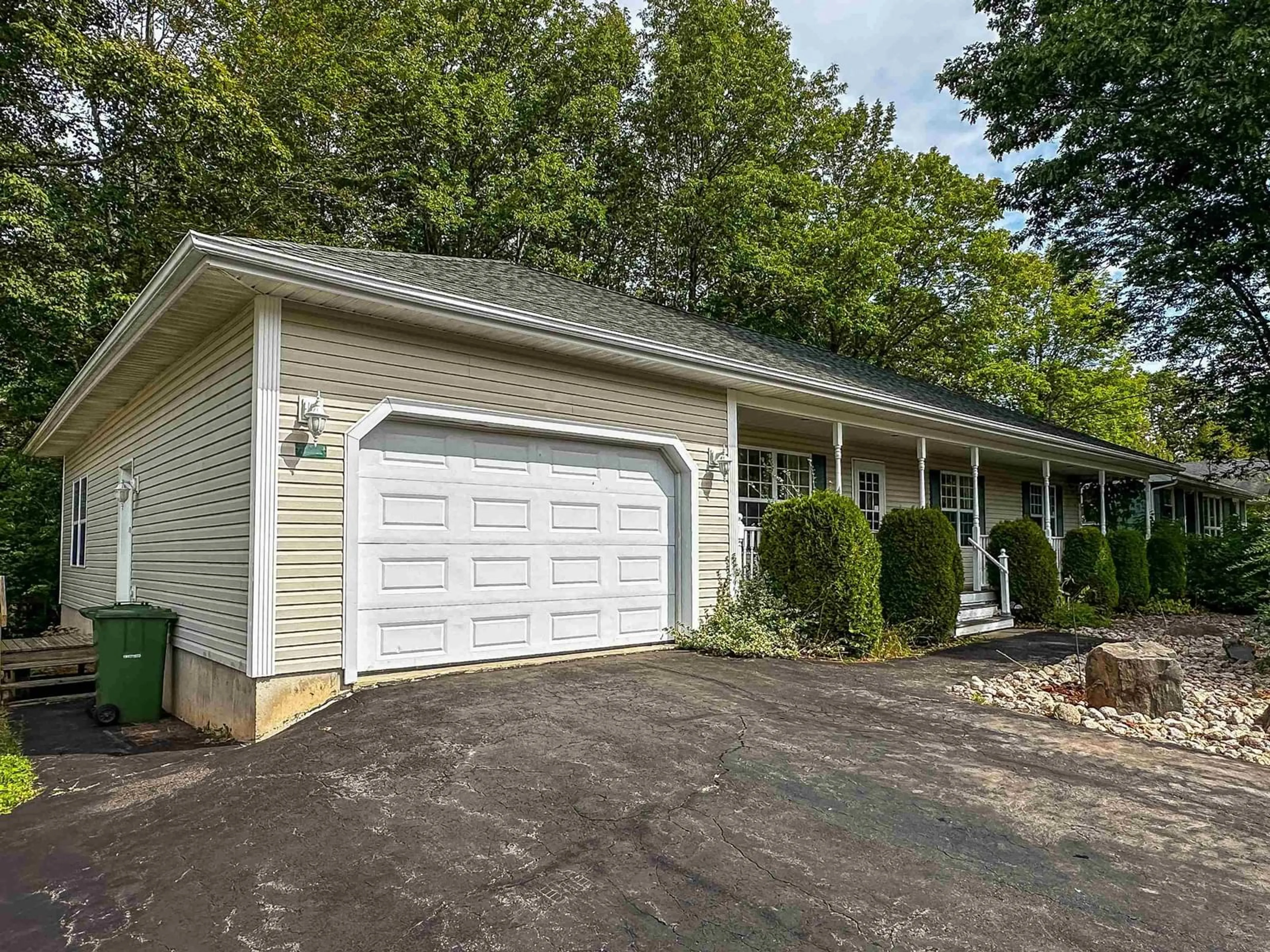Indoor garage for 28 Bishop Ave, New Minas Nova Scotia B4N 3N9