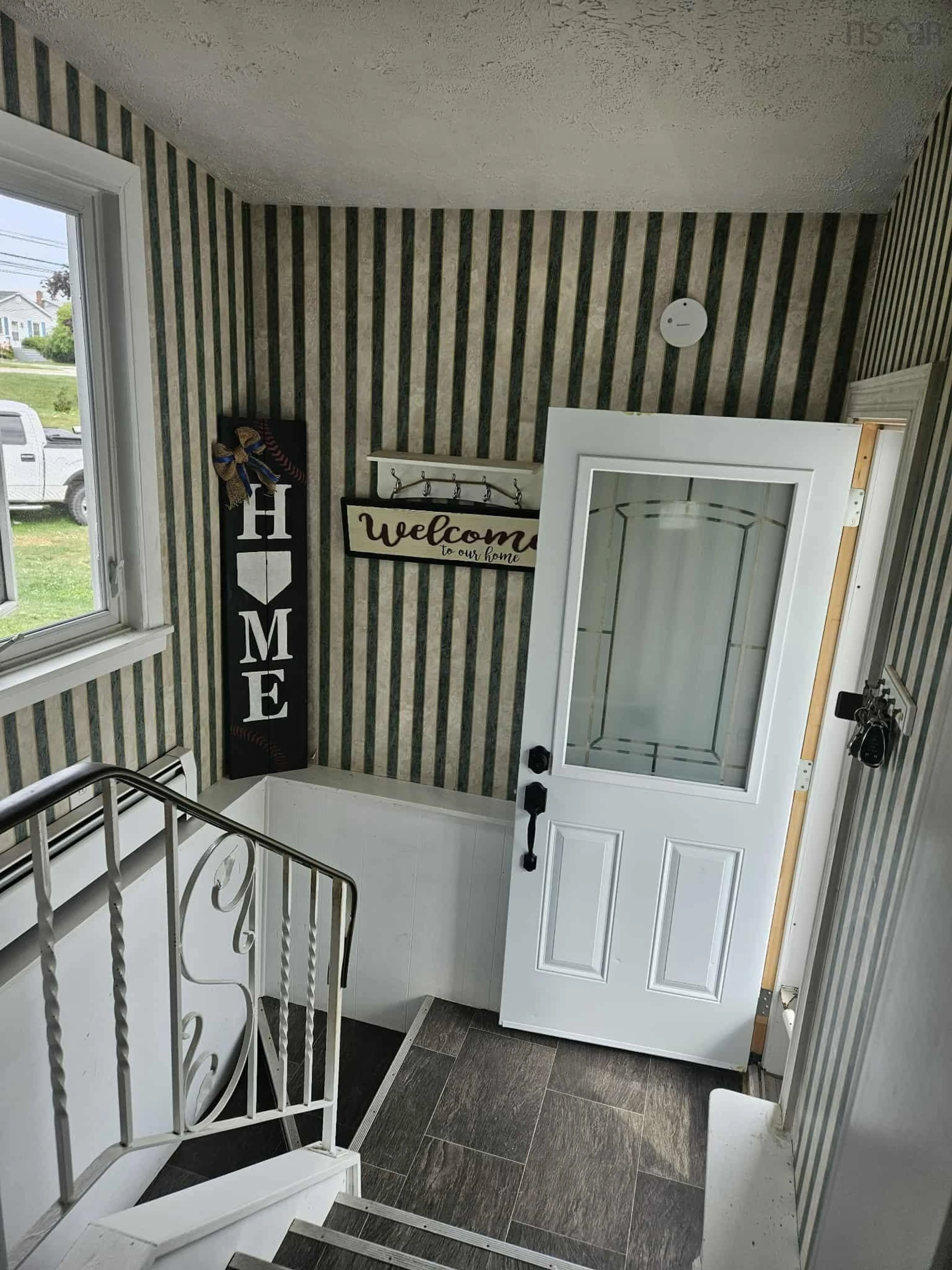Indoor entryway for 2144 Sydney Rd, Reserve Mines Nova Scotia B1E 1K1