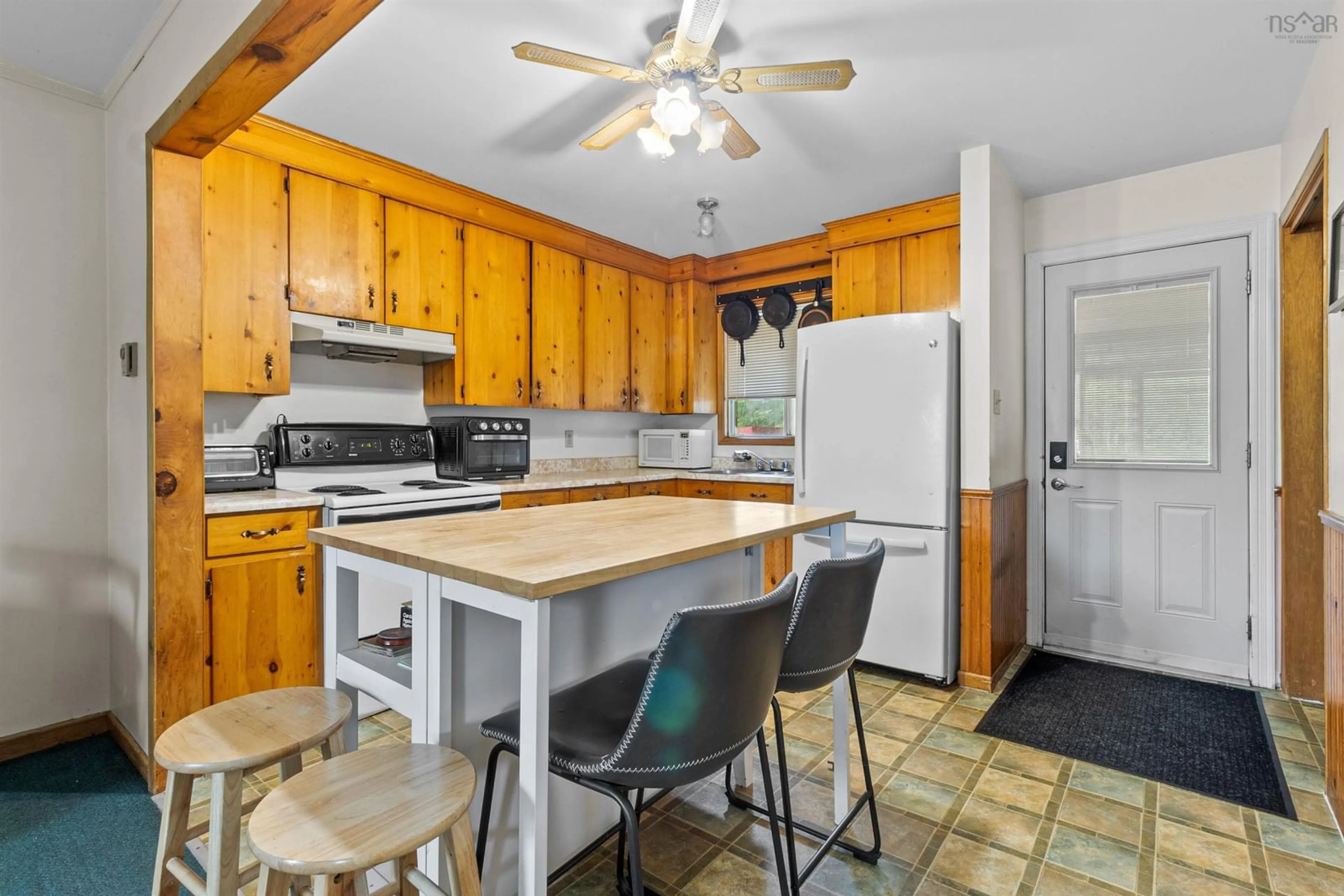 Standard kitchen, unknown for 190 Highway 277, Lantz Nova Scotia B2S 1S8