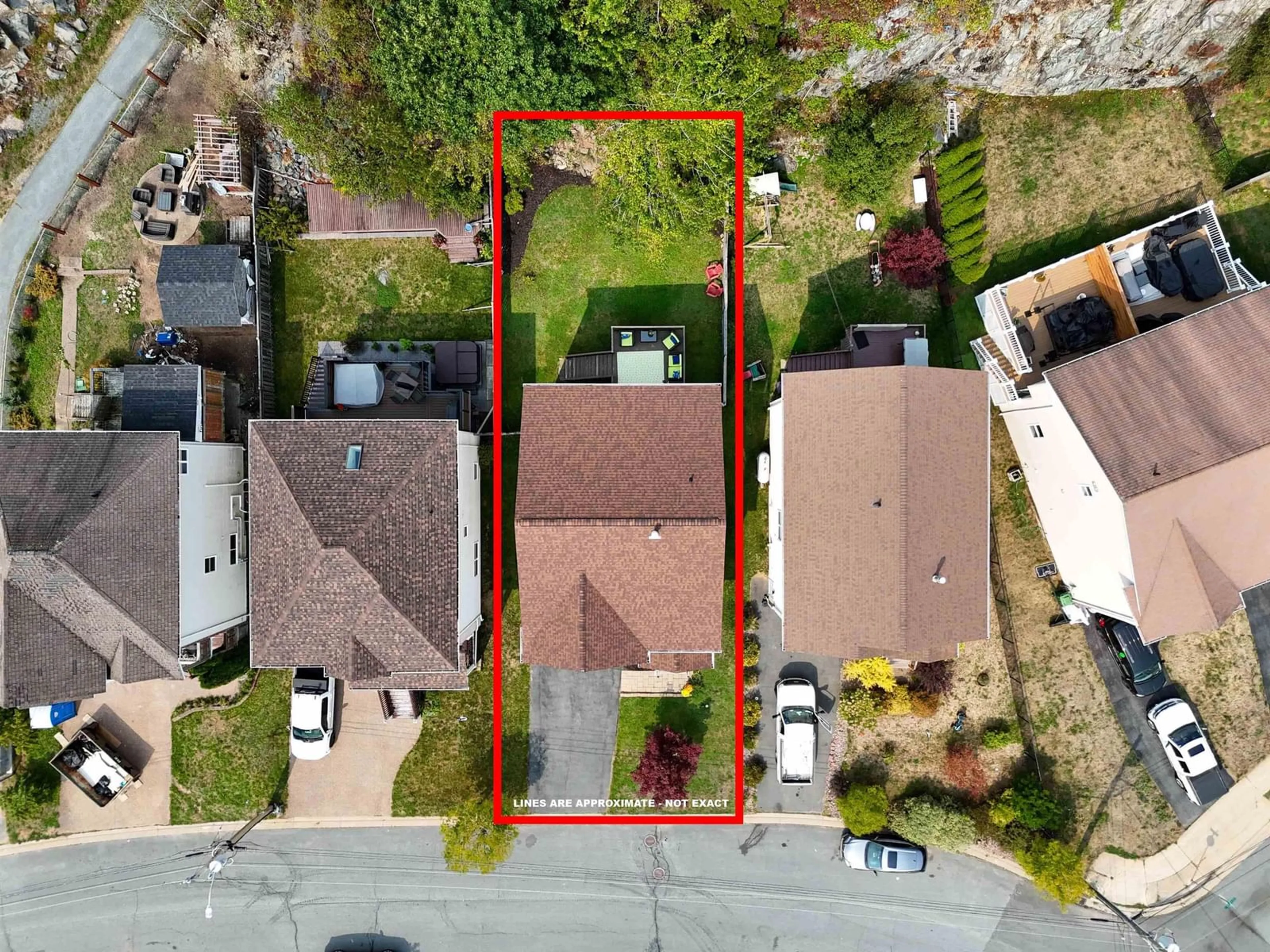 A pic from outside/outdoor area/front of a property/back of a property/a pic from drone, street for 29 Cutter Dr, Halifax Nova Scotia B3M 4W6