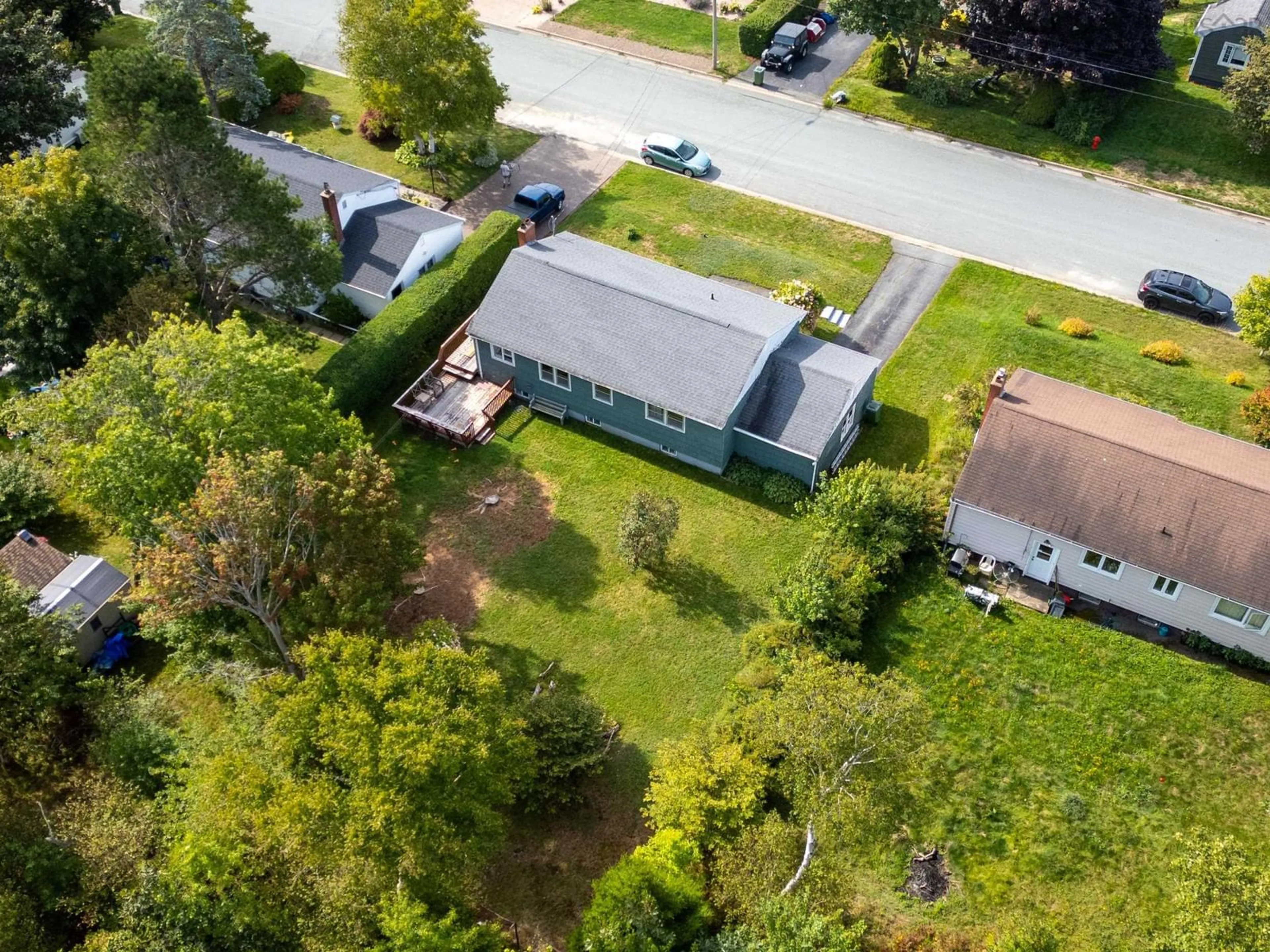 A pic from outside/outdoor area/front of a property/back of a property/a pic from drone, street for 31 Raymoor Dr, Dartmouth Nova Scotia B2X 1G6
