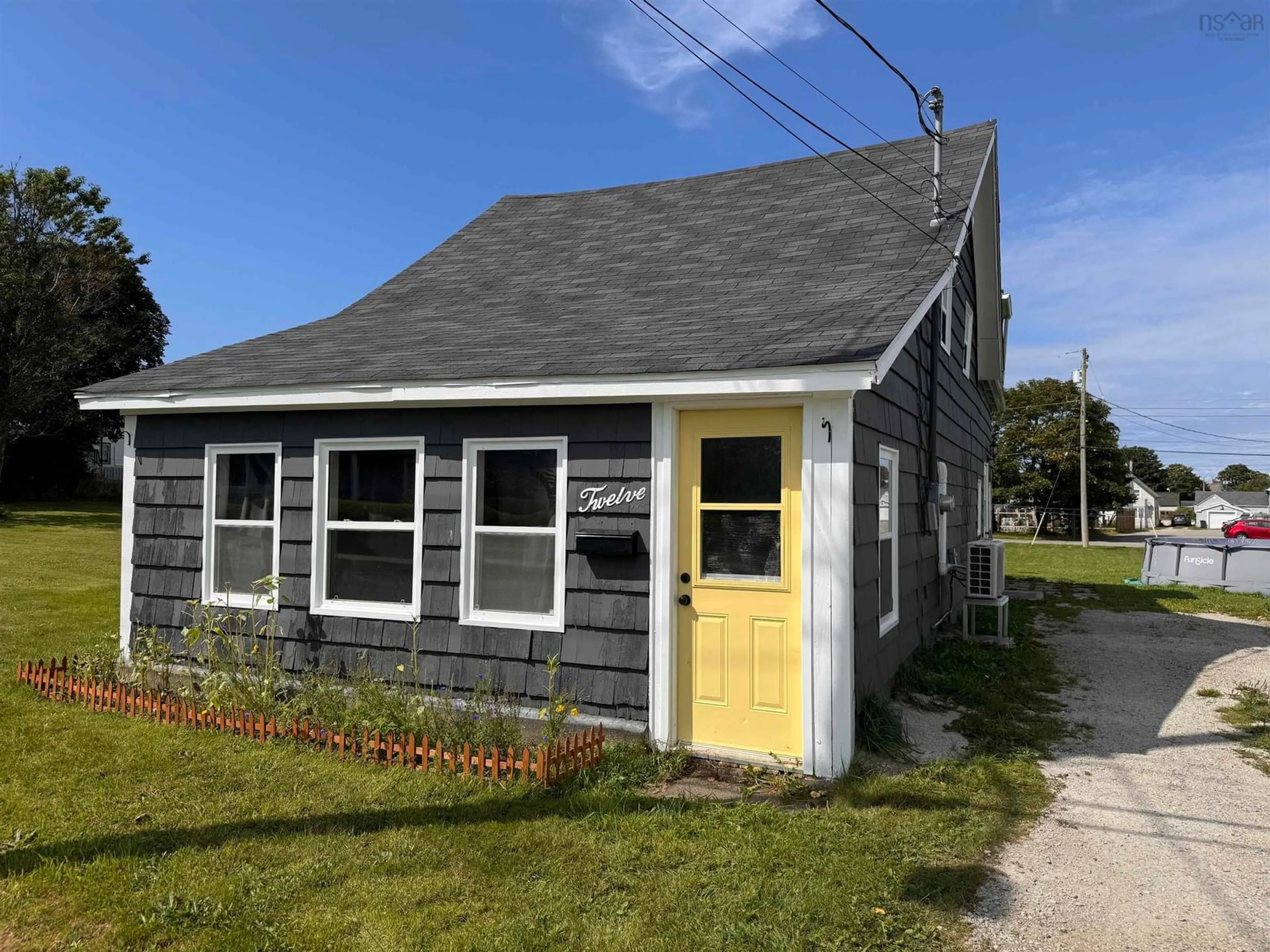 Home with vinyl exterior material, street for 12 Church St, Yarmouth Nova Scotia B5A 3Z1