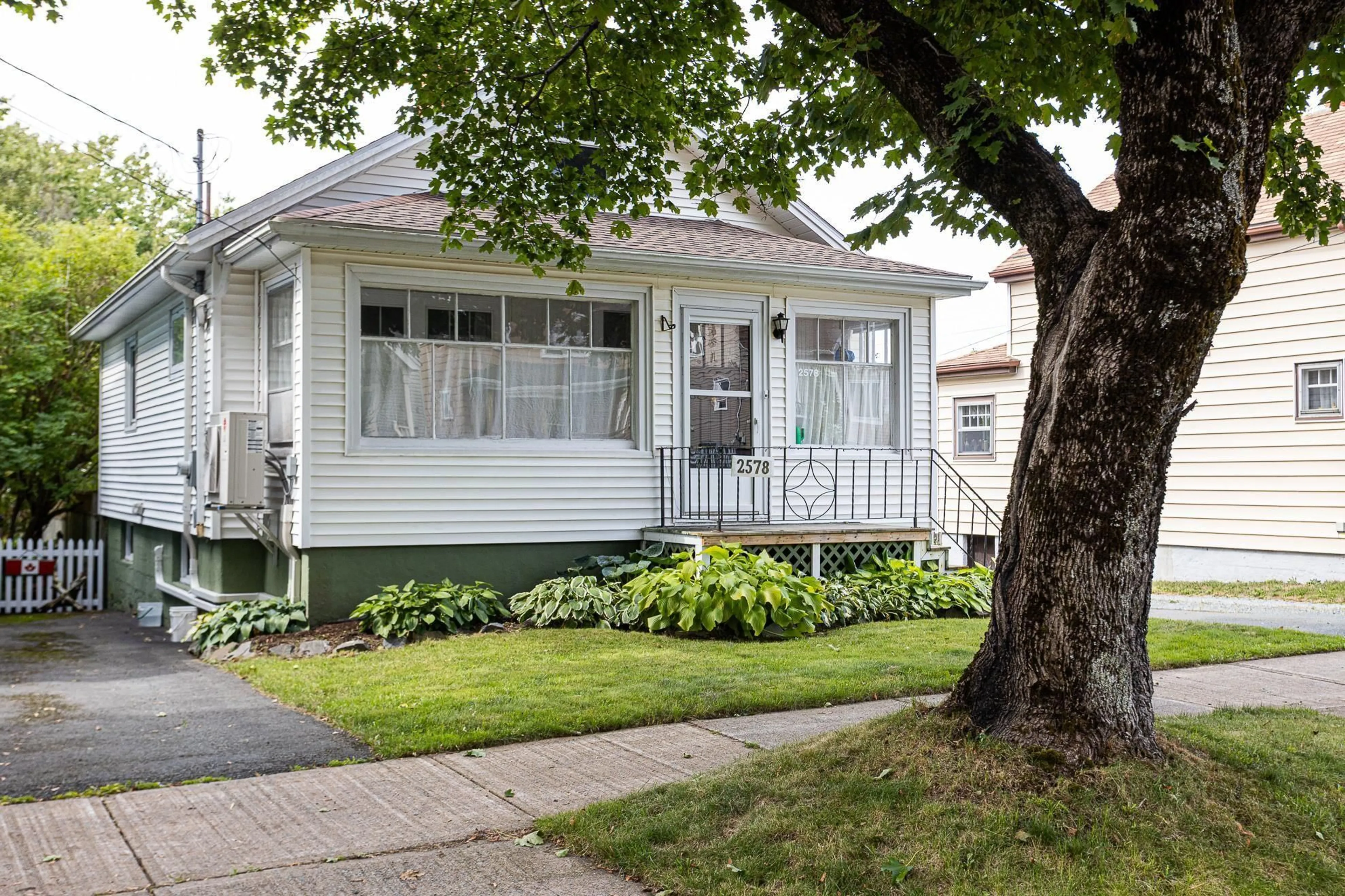 Home with vinyl exterior material, street for 2578 Poplar St, Halifax Nova Scotia B3L 2Y8