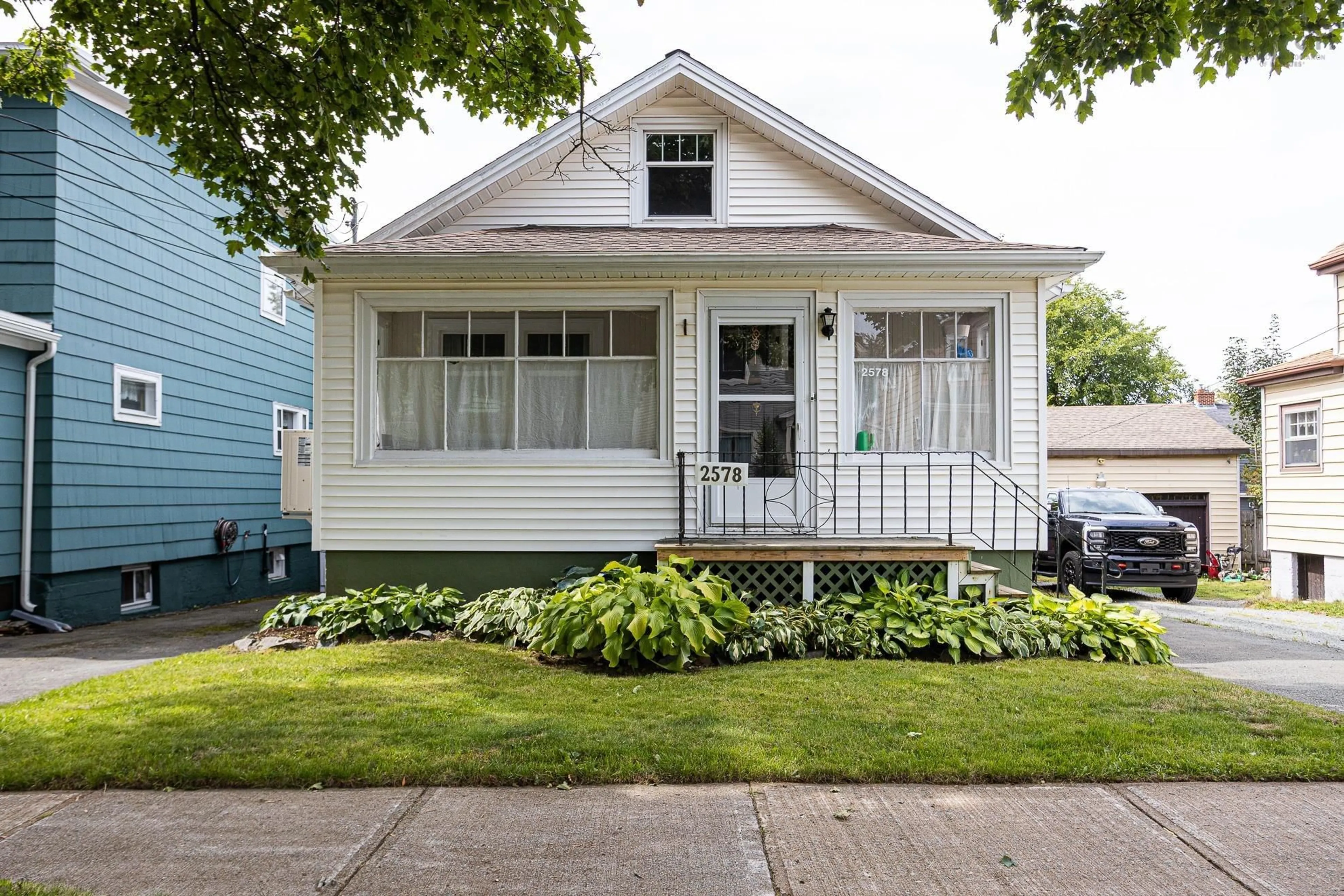 Home with vinyl exterior material, street for 2578 Poplar St, Halifax Nova Scotia B3L 2Y8