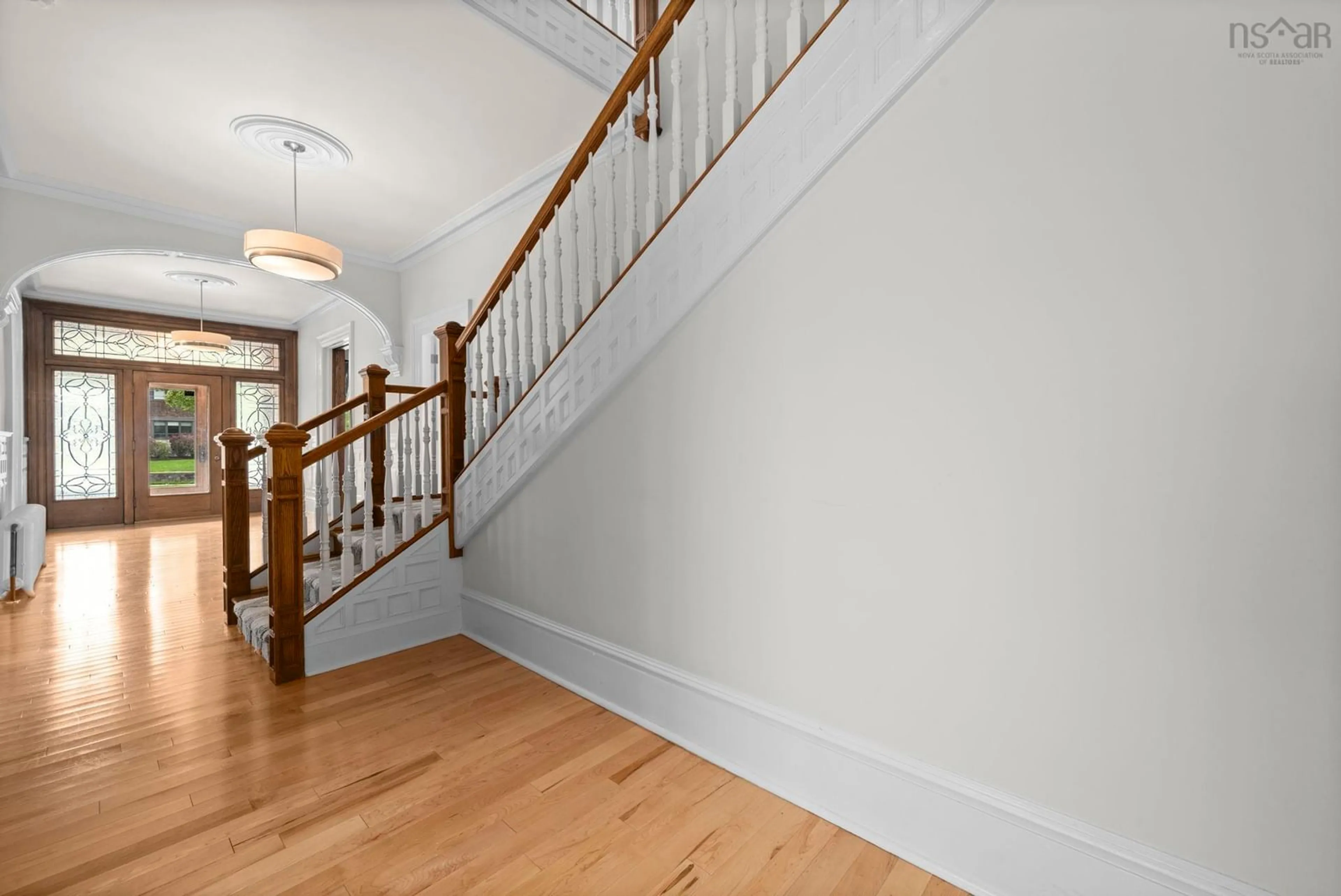 Indoor foyer for 545 Young Ave, Halifax Nova Scotia B3H 2V4