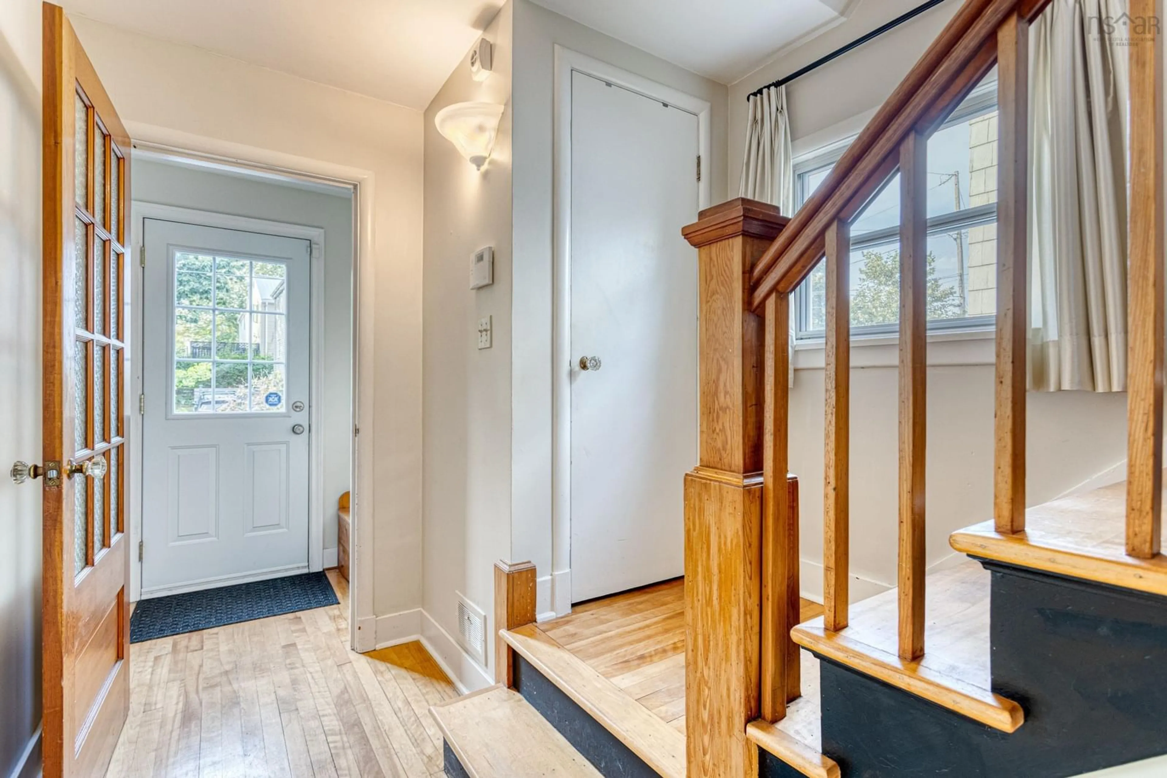 Indoor entryway for 53 Milverton Rd, Dartmouth Nova Scotia B2Y 0A8