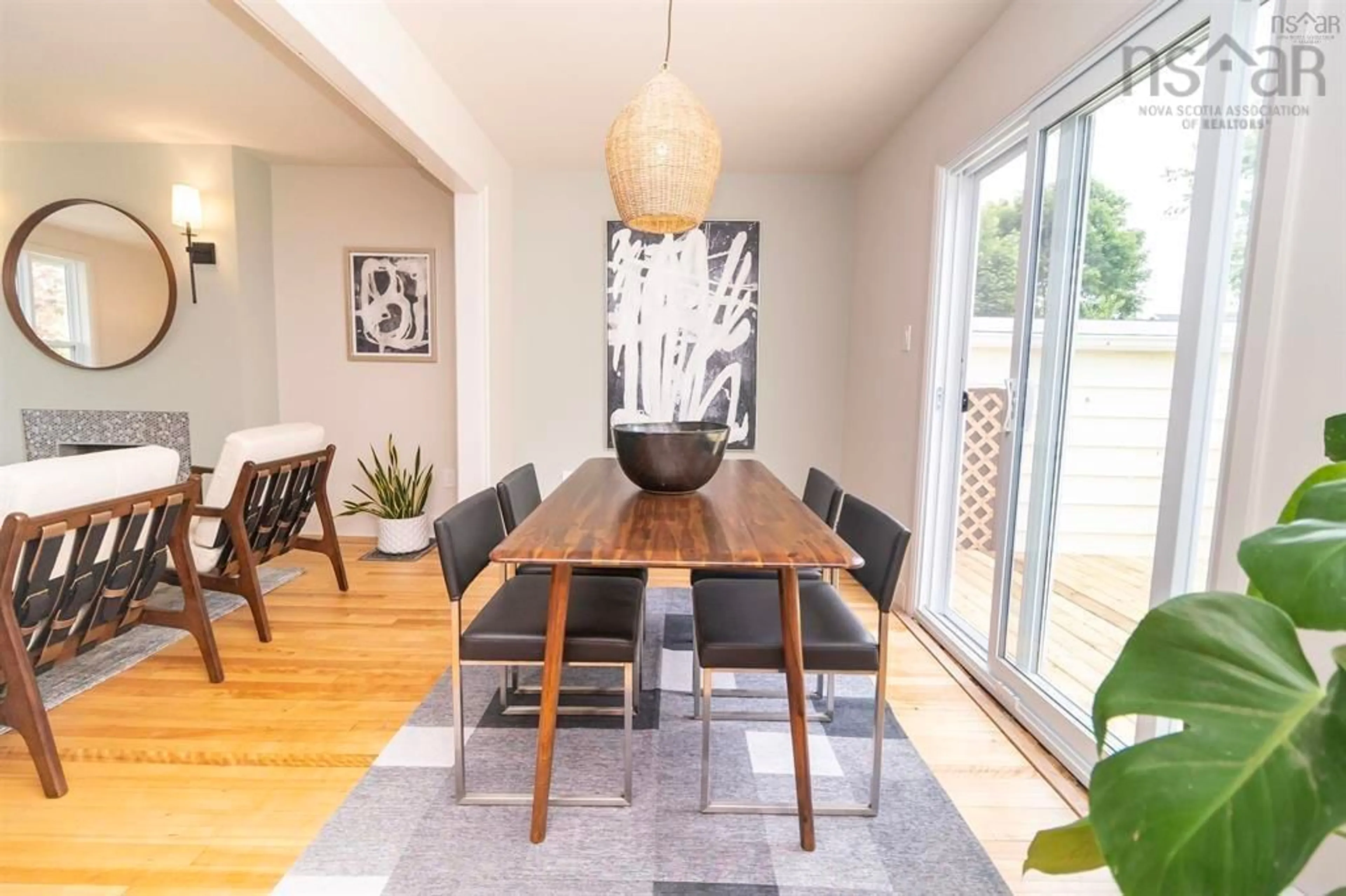 Dining room, wood/laminate floor for 2892 Connaught Ave, Halifax Peninsula Nova Scotia B3L 3A1