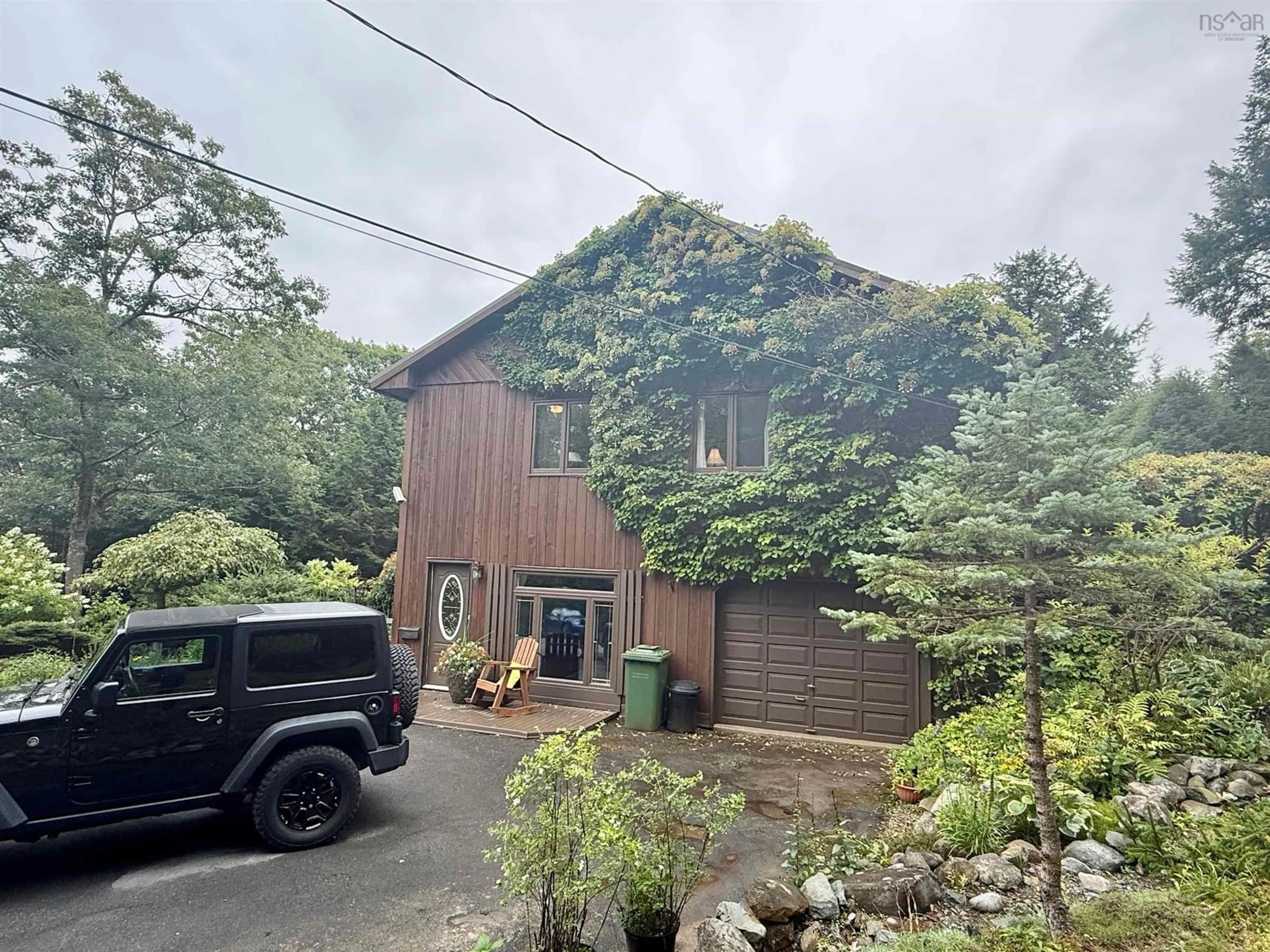 A pic from outside/outdoor area/front of a property/back of a property/a pic from drone, unknown for 797 Cobequid Rd, Lower Sackville Nova Scotia B4C 4A2