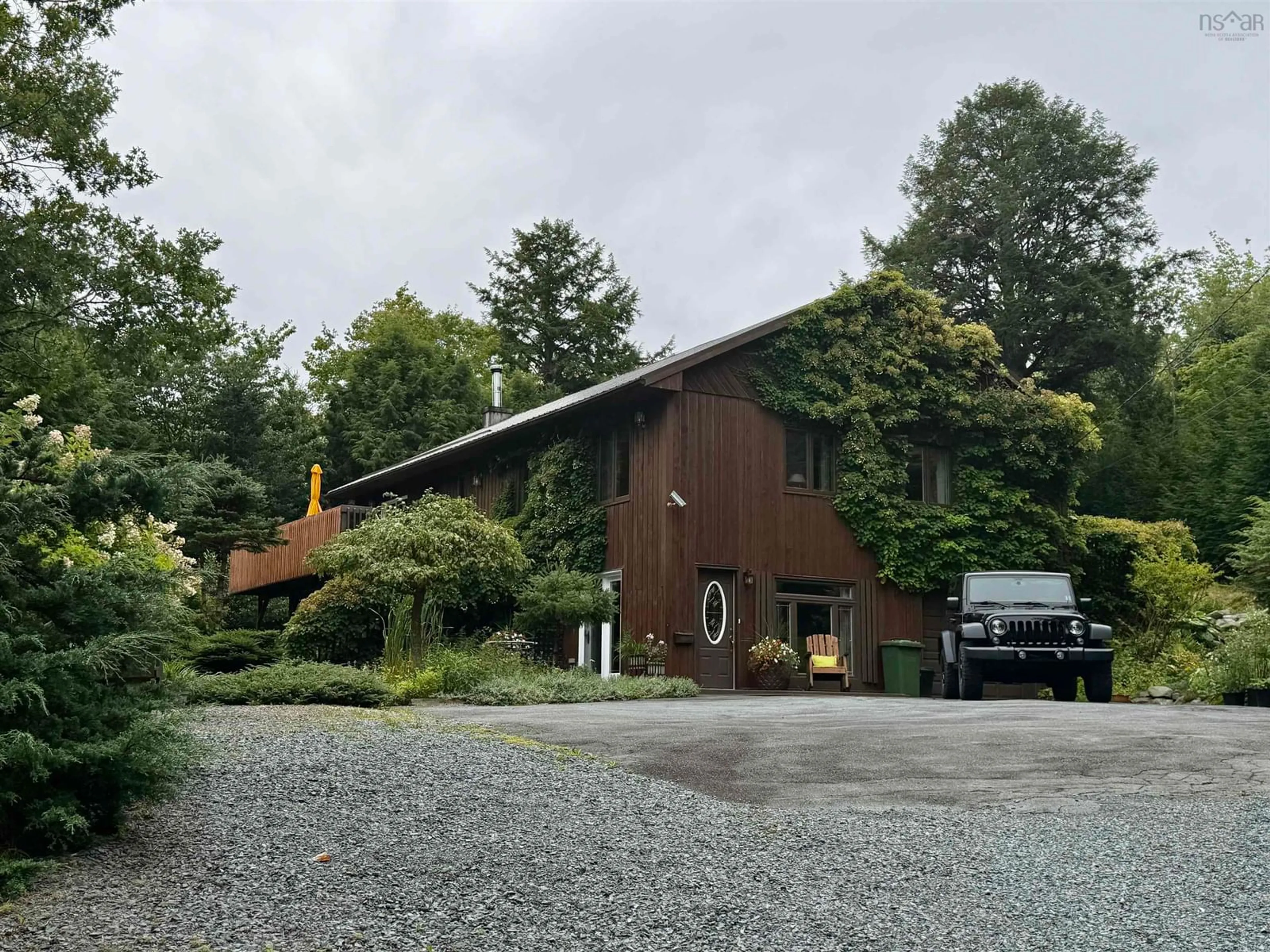 A pic from outside/outdoor area/front of a property/back of a property/a pic from drone, unknown for 797 Cobequid Rd, Lower Sackville Nova Scotia B4C 4A2