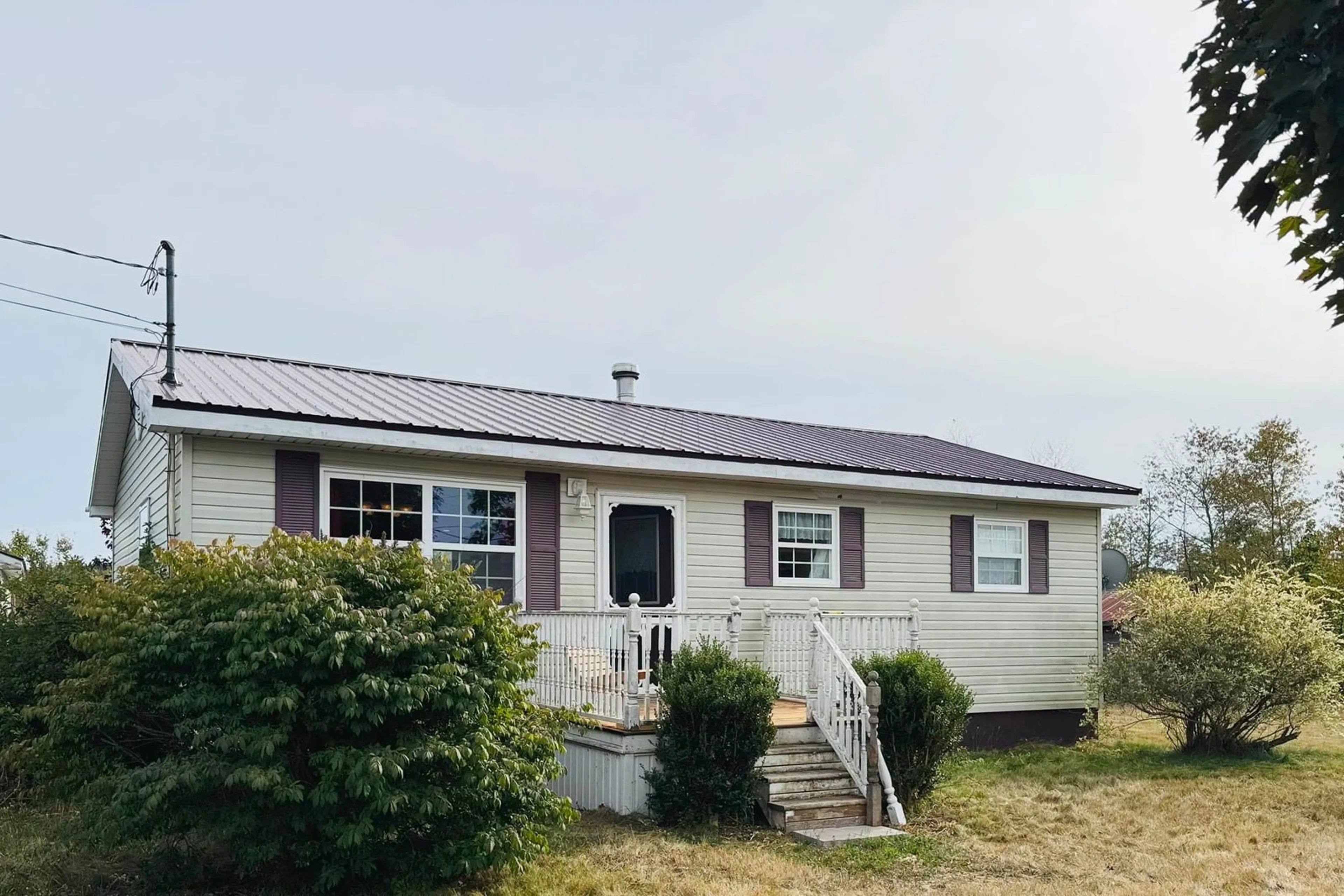 Home with vinyl exterior material, unknown for 16 Maple Crt, Parrsboro Nova Scotia B0M 1S0