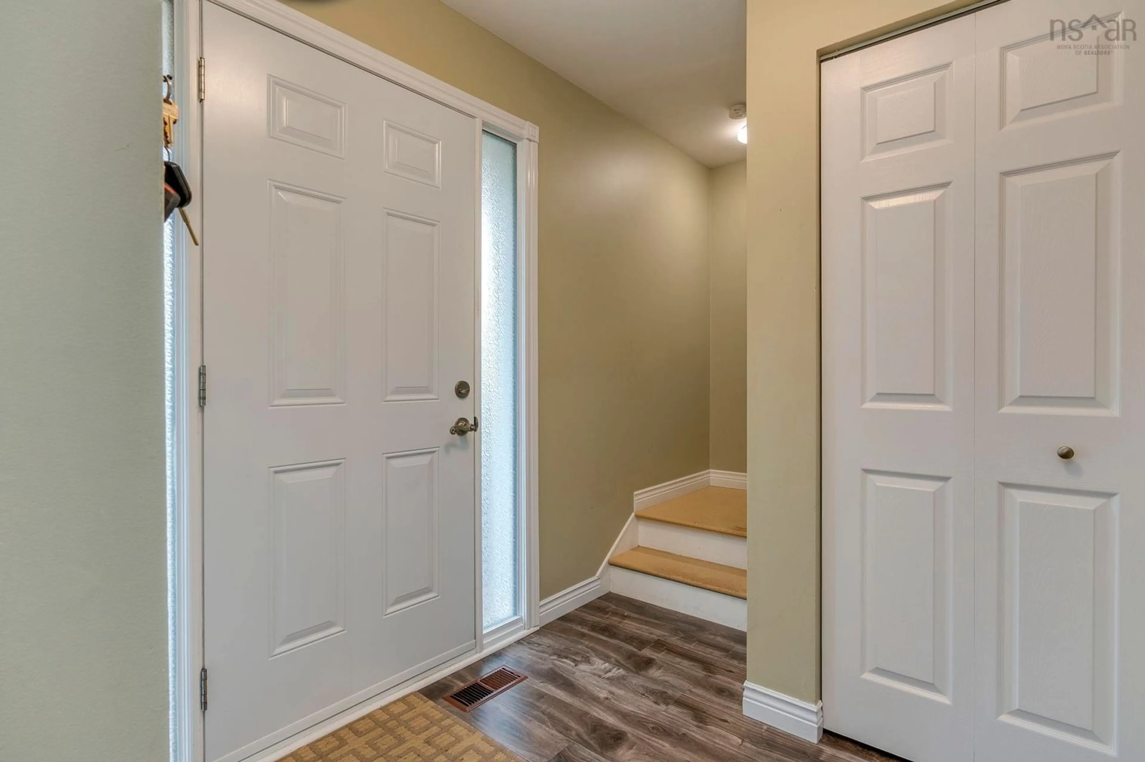 Indoor entryway for 315 Poplar Dr, Cole Harbour Nova Scotia B2W 4K8