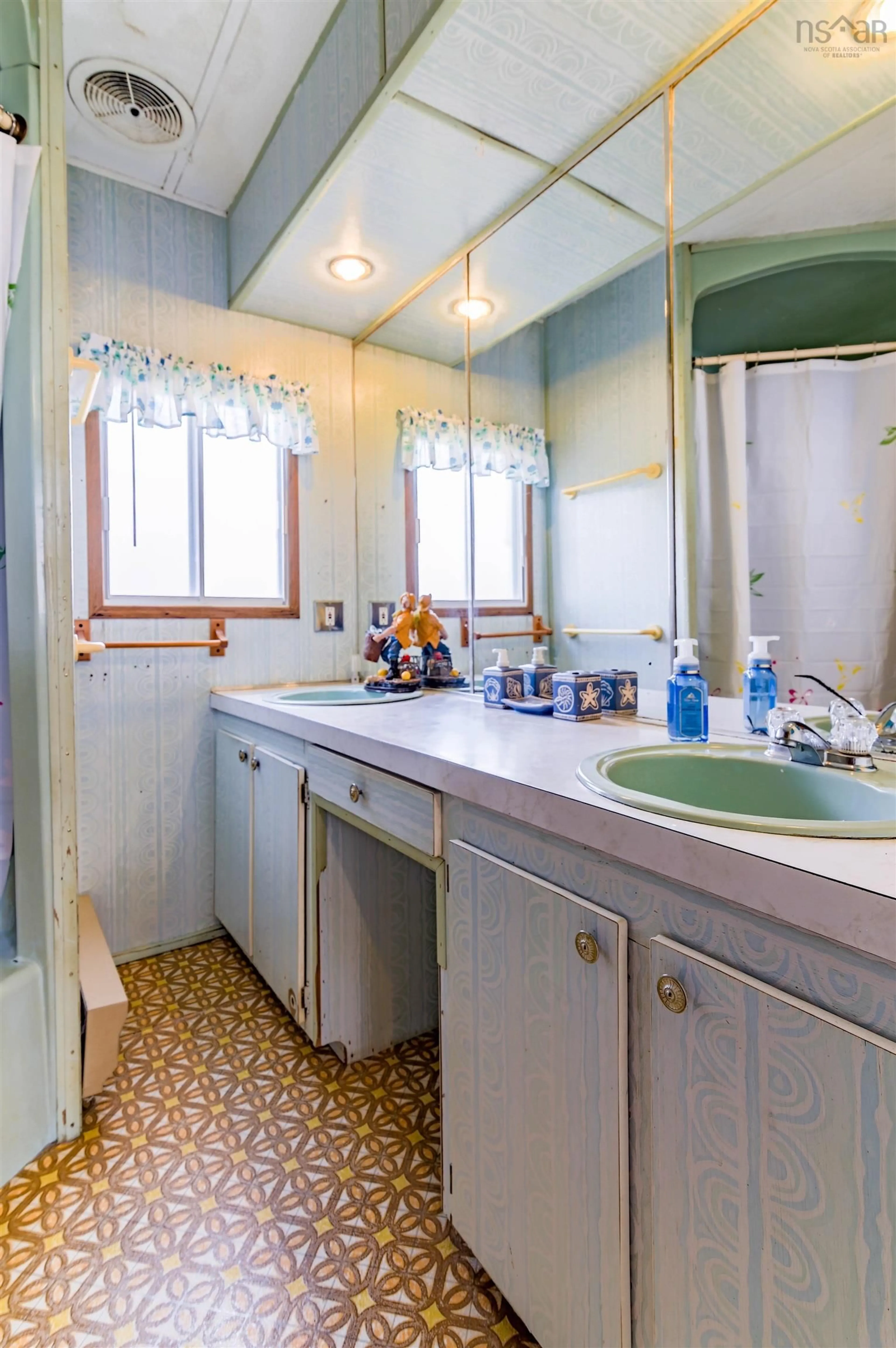 Standard bathroom, ceramic/tile floor for 1472 Cape Split Rd, Scots Bay Nova Scotia B0P 1H0