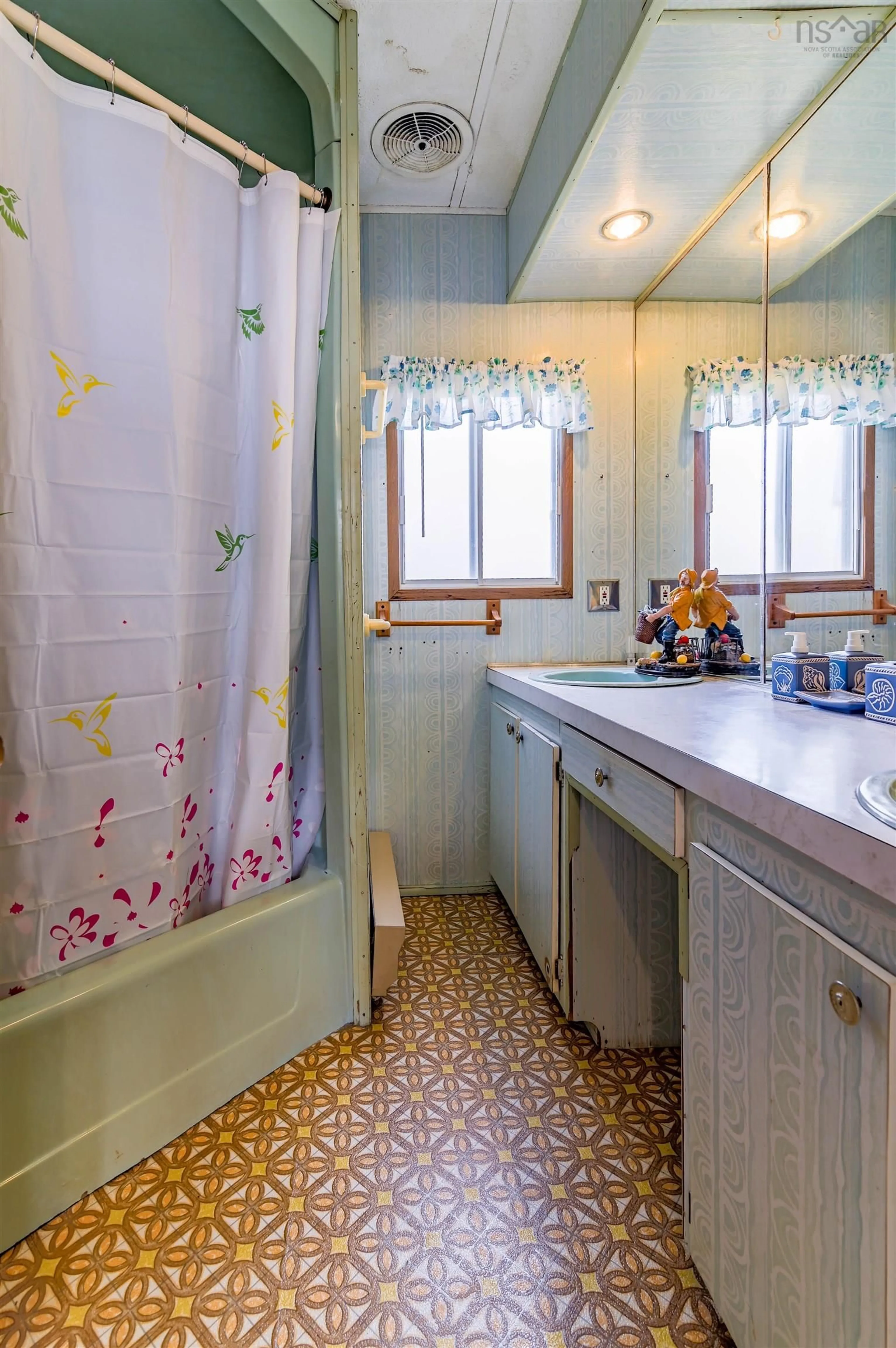 Standard bathroom, ceramic/tile floor for 1472 Cape Split Rd, Scots Bay Nova Scotia B0P 1H0