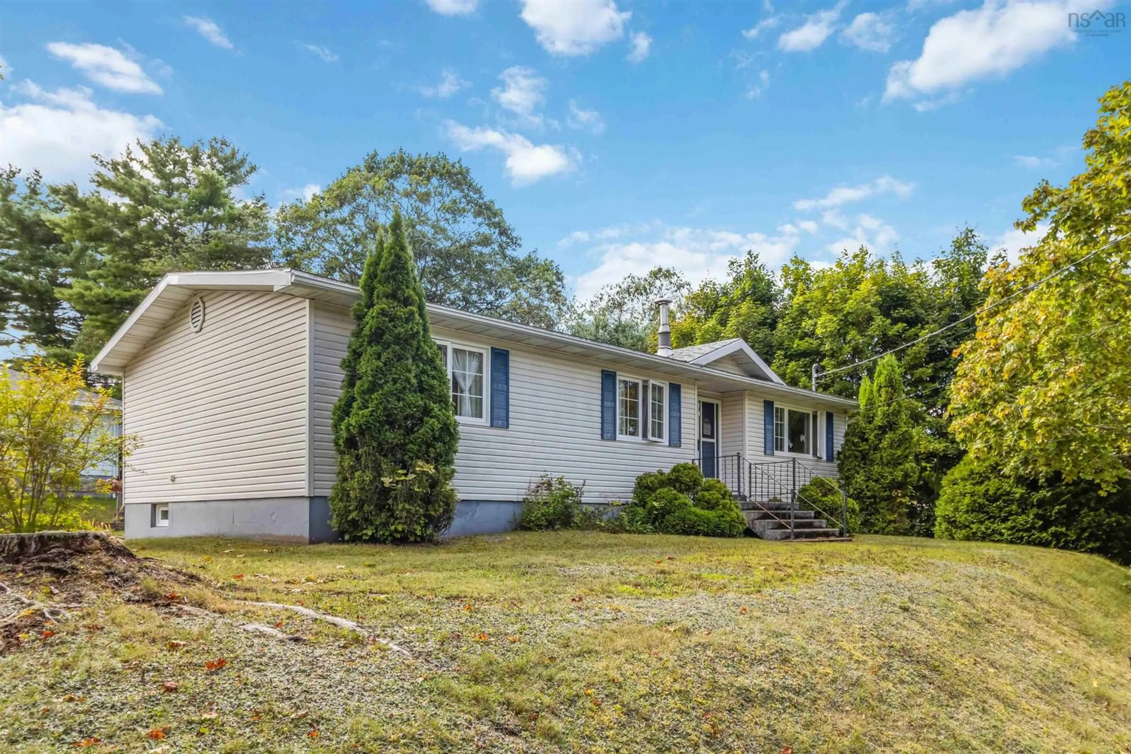 Home with vinyl exterior material, unknown for 14 Bennett Ave, Bridgewater Nova Scotia B4V 3A9