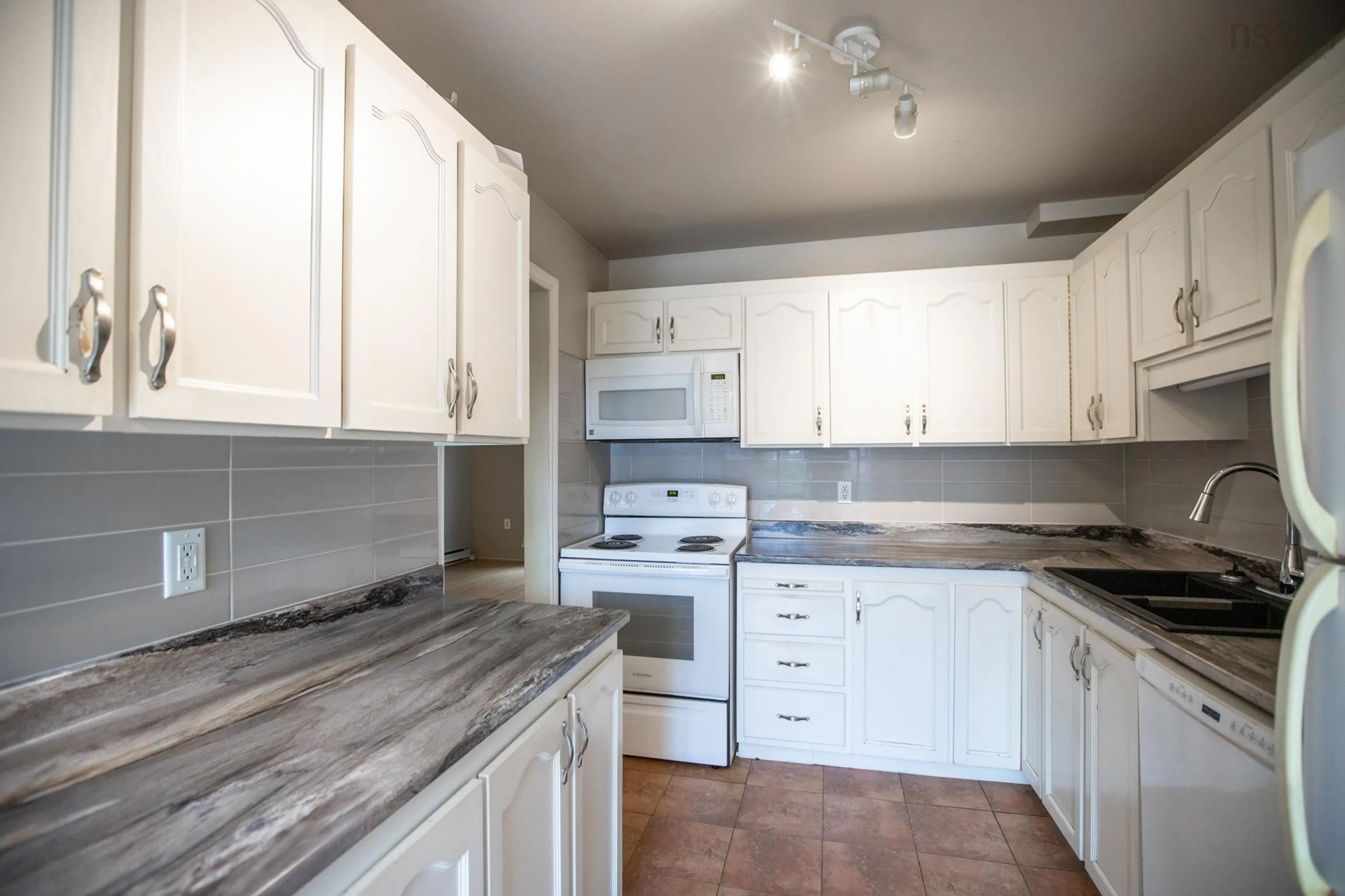 Standard kitchen, unknown for 4 Stoney Brook Crt, Clayton Park Nova Scotia B3M 3L1