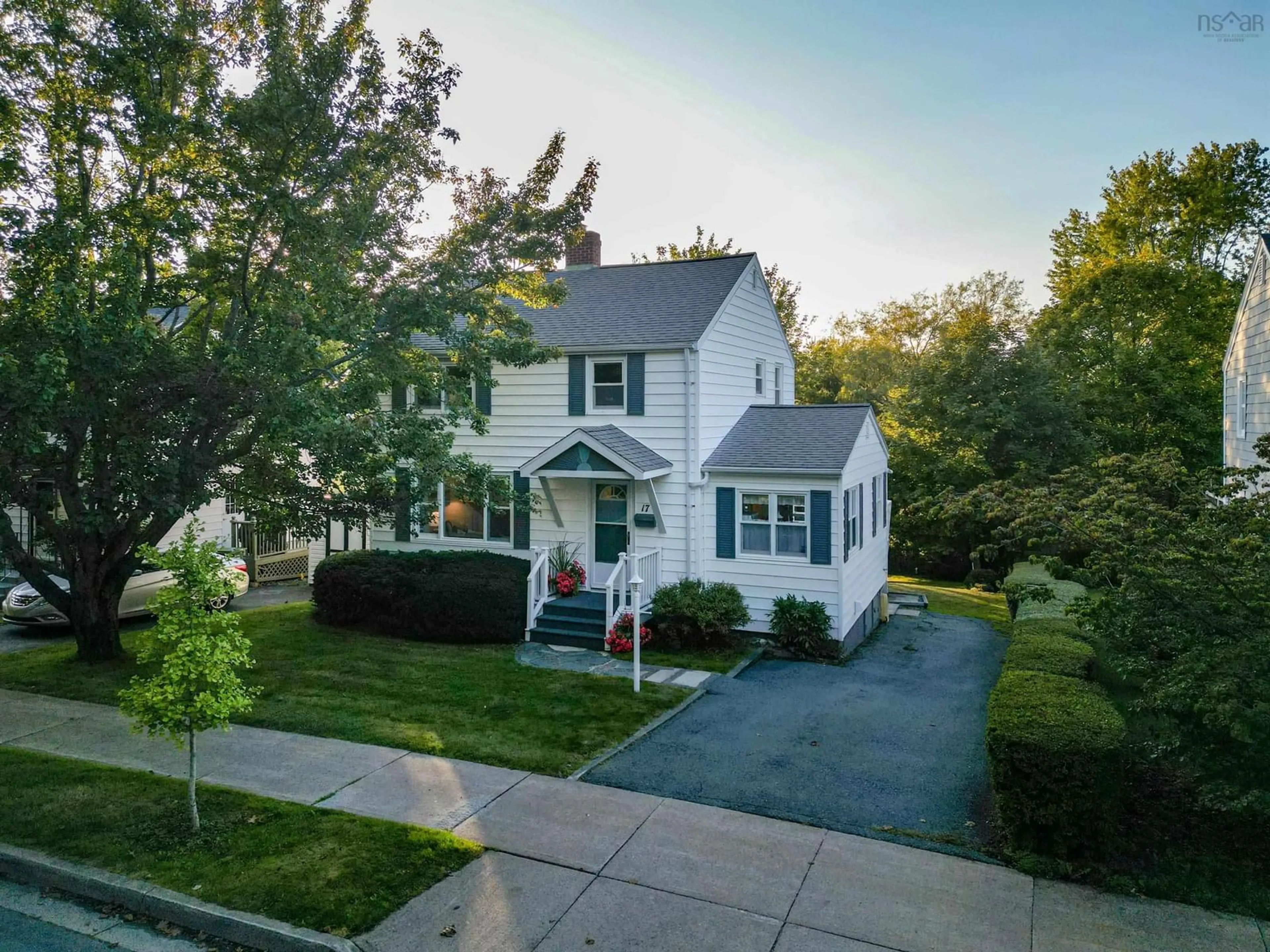 A pic from outside/outdoor area/front of a property/back of a property/a pic from drone, street for 17 Canterbury St, Dartmouth Nova Scotia B2Y 1S8