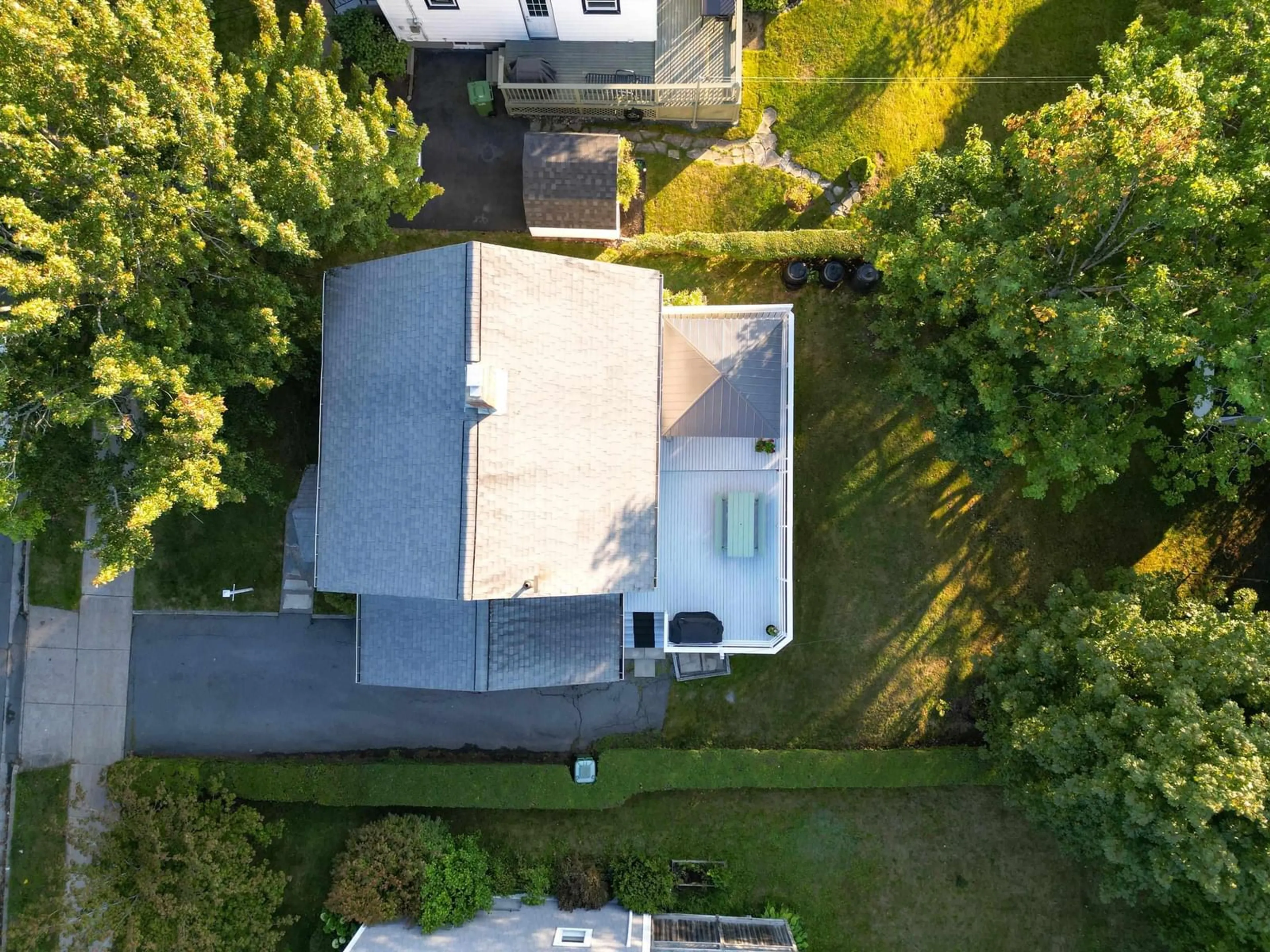 A pic from outside/outdoor area/front of a property/back of a property/a pic from drone, street for 17 Canterbury St, Dartmouth Nova Scotia B2Y 1S8