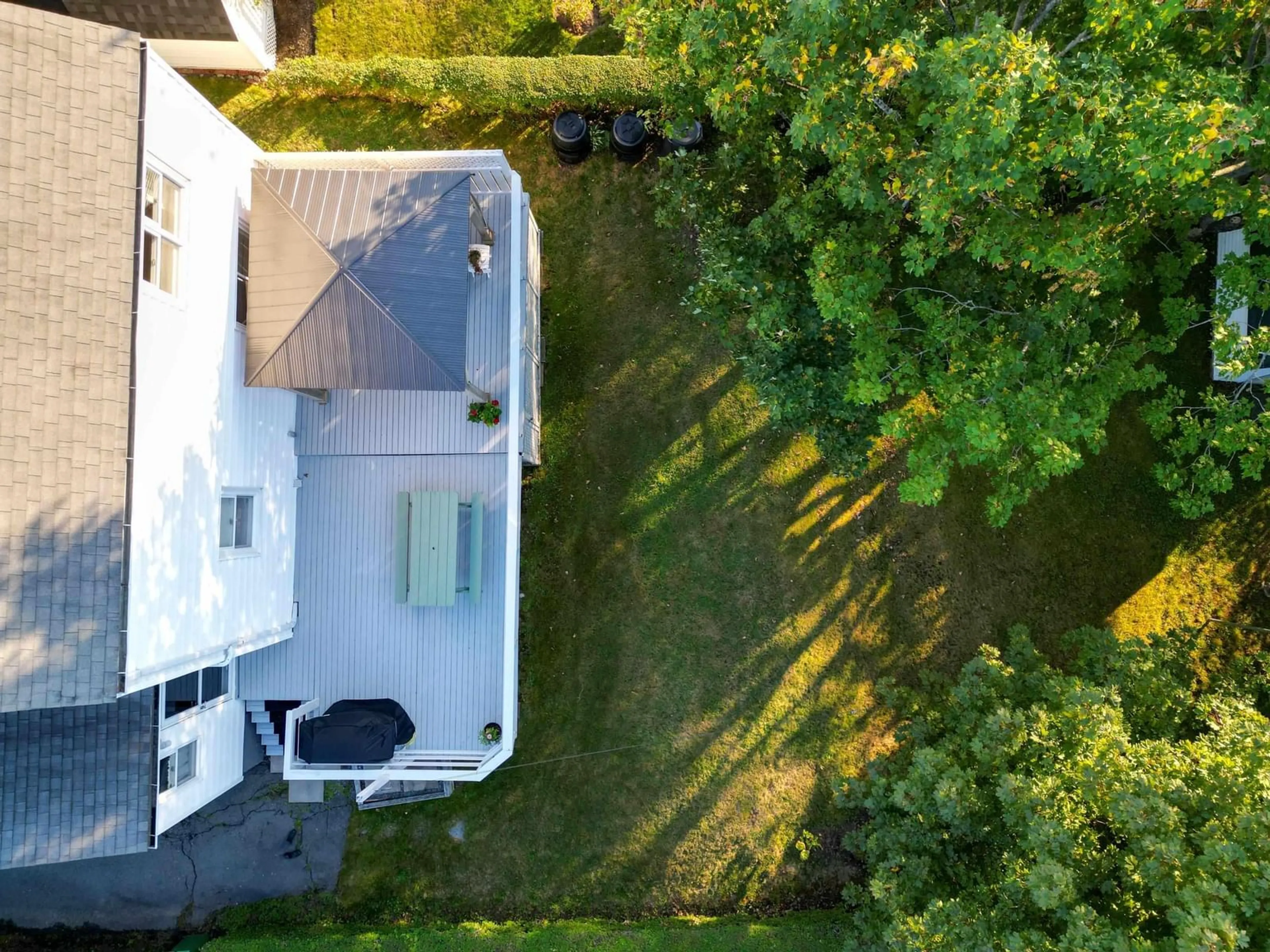 A pic from outside/outdoor area/front of a property/back of a property/a pic from drone, water/lake/river/ocean view for 17 Canterbury St, Dartmouth Nova Scotia B2Y 1S8