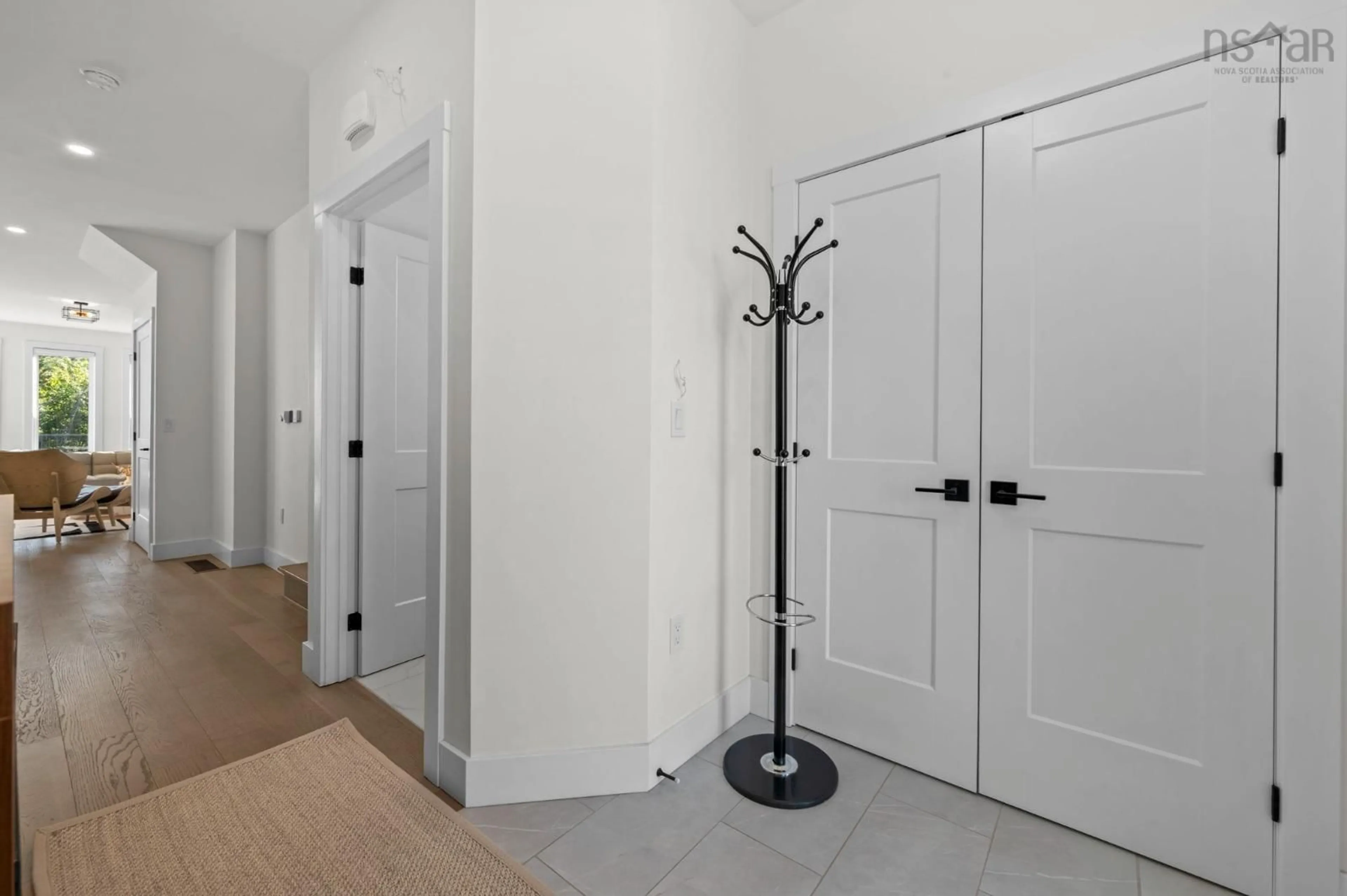 Indoor foyer for 69 Breaktrail Dr, Bedford Nova Scotia B4B 2J8