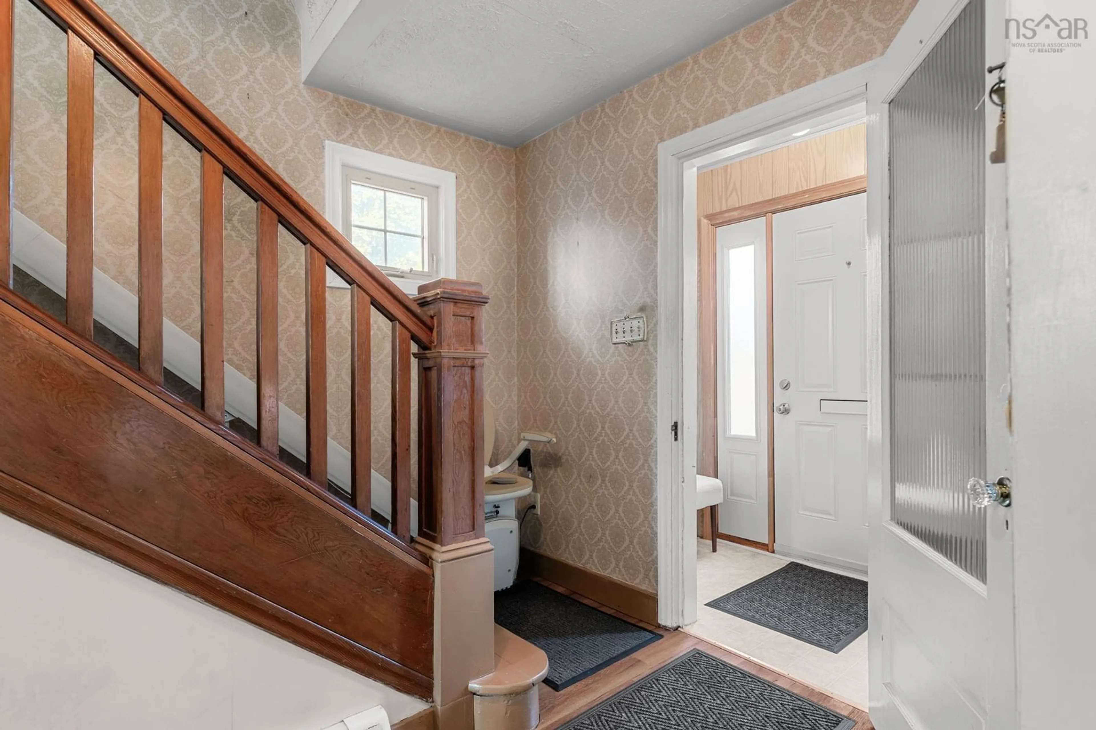 Indoor entryway for 6427 Almon St, Halifax Nova Scotia B3L 1V6
