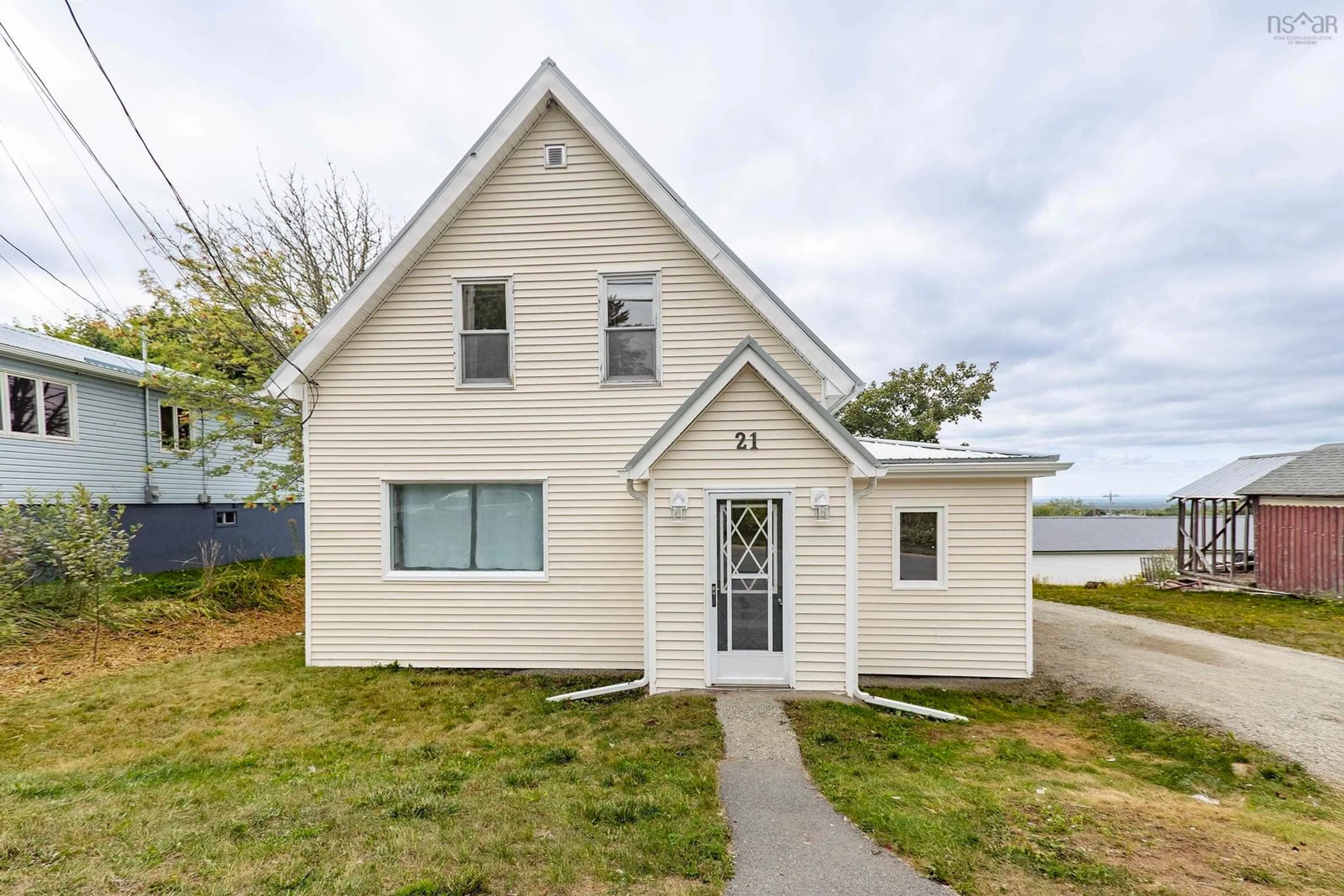 Home with vinyl exterior material, street for 21 Mechanic St, Springhill Nova Scotia B0M 1X0
