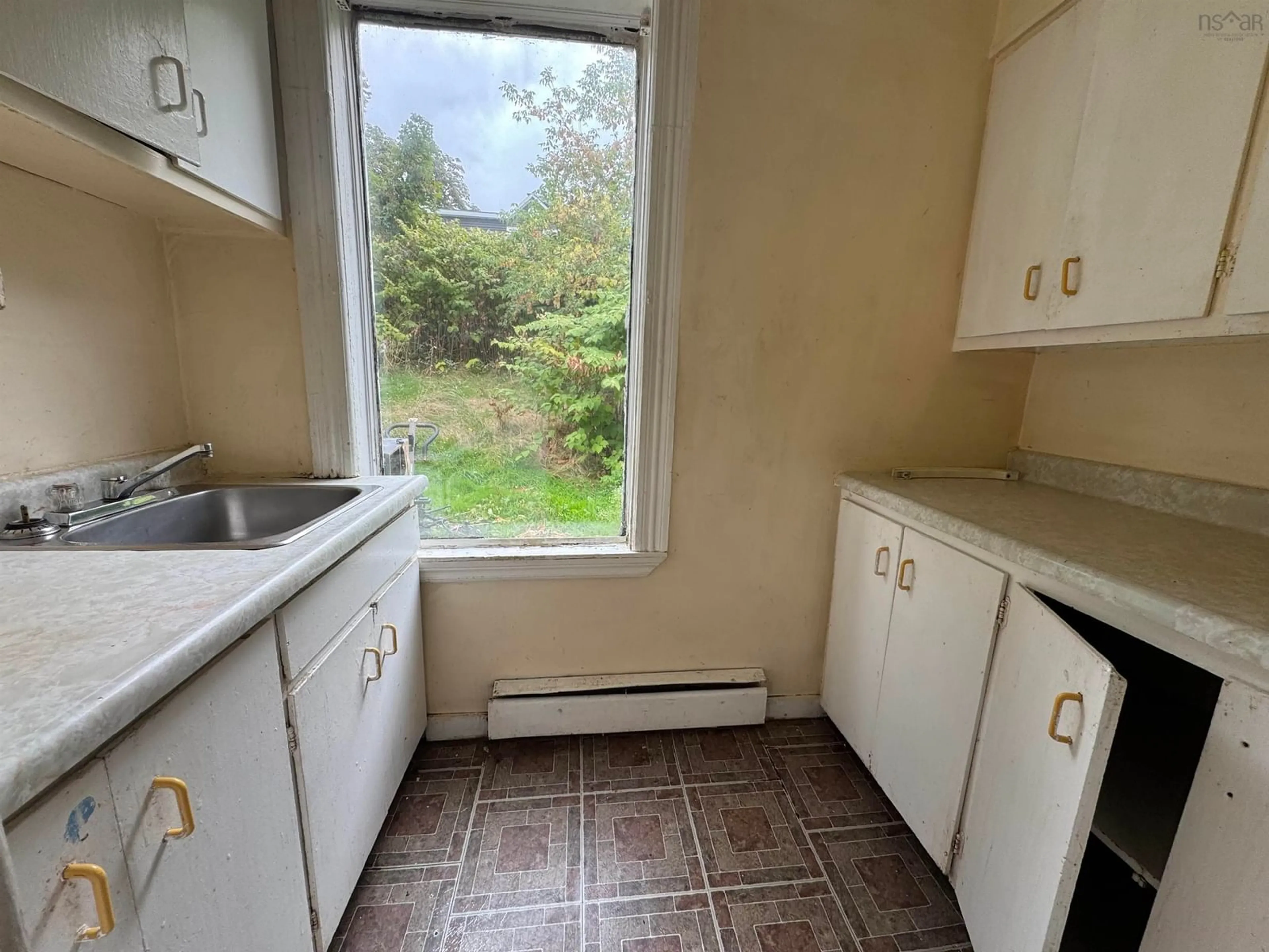 Standard kitchen, unknown for 504 Macdonald St, New Glasgow Nova Scotia B2H 2W2