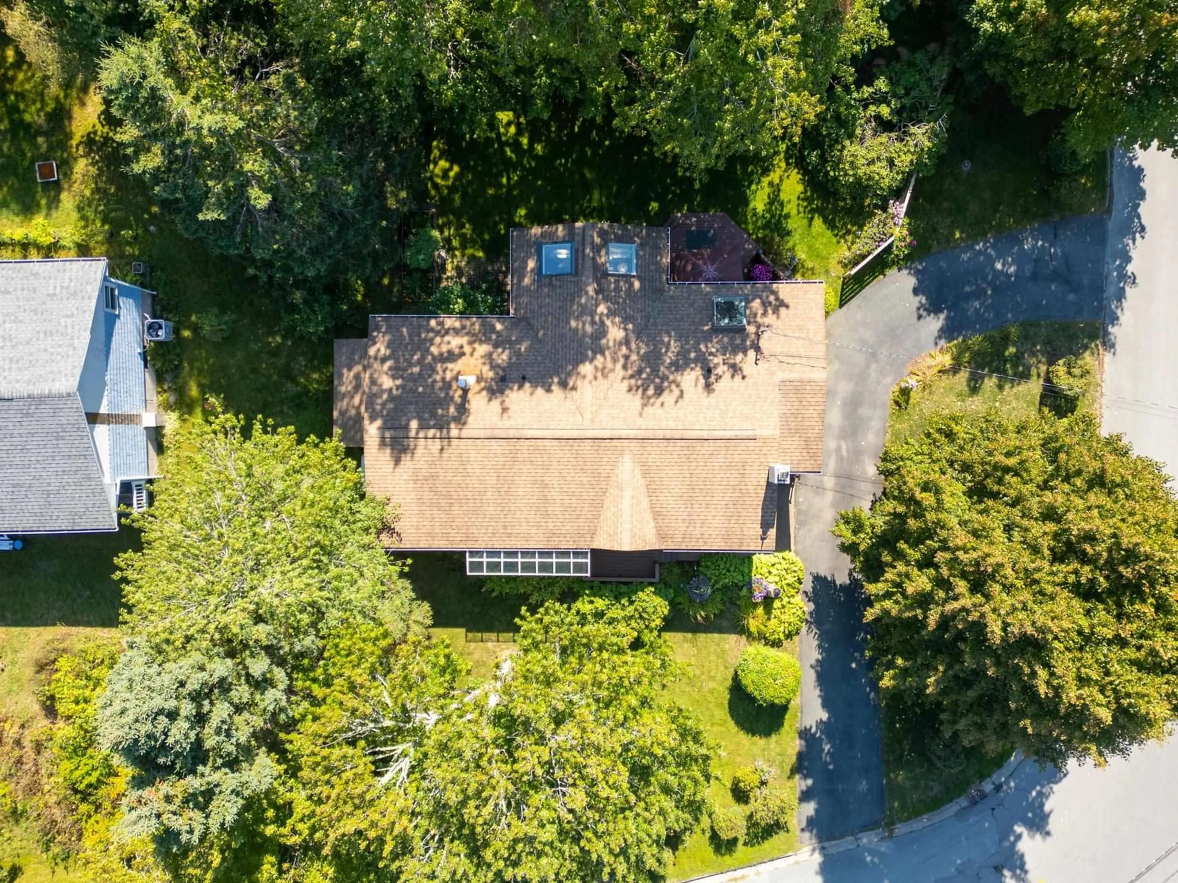 A pic from outside/outdoor area/front of a property/back of a property/a pic from drone, street for 7 Jaybe Drive Dr, Dartmouth Nova Scotia B2X 2M4