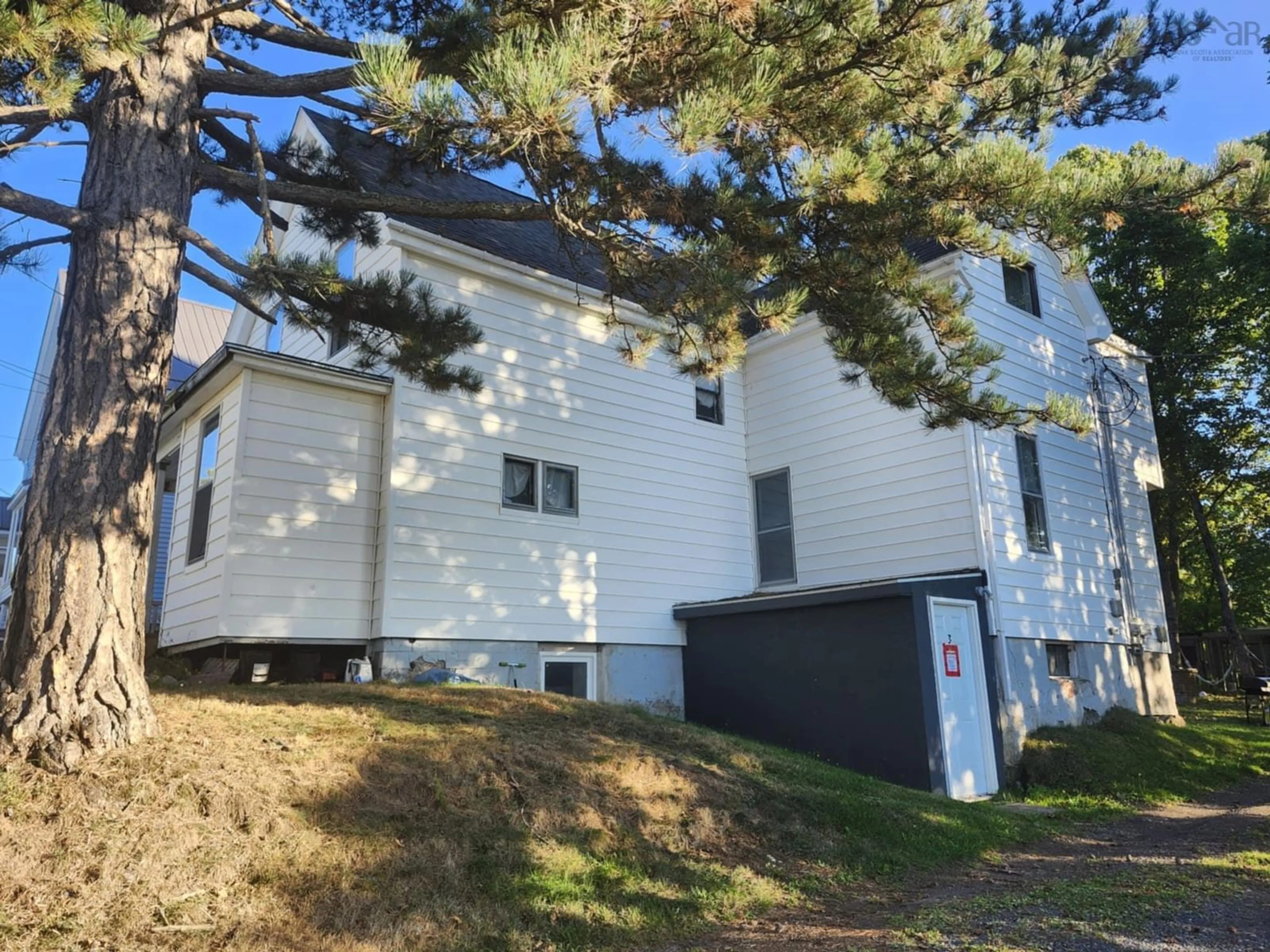 A pic from outside/outdoor area/front of a property/back of a property/a pic from drone, street for 220 Oak St, New Glasgow Nova Scotia B2H 4H2