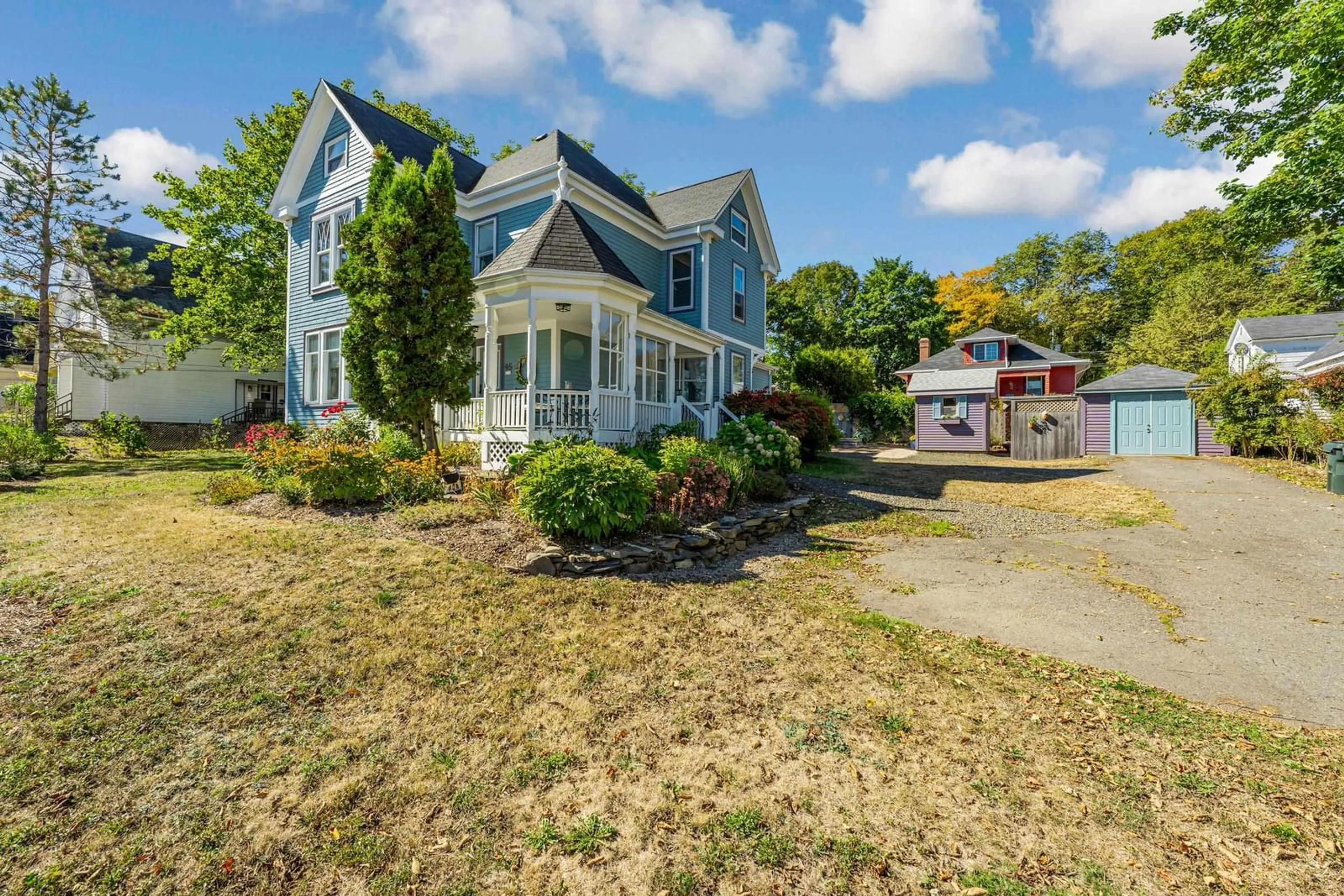 A pic from outside/outdoor area/front of a property/back of a property/a pic from drone, street for 95 First Ave, Digby Nova Scotia B0V 1A0