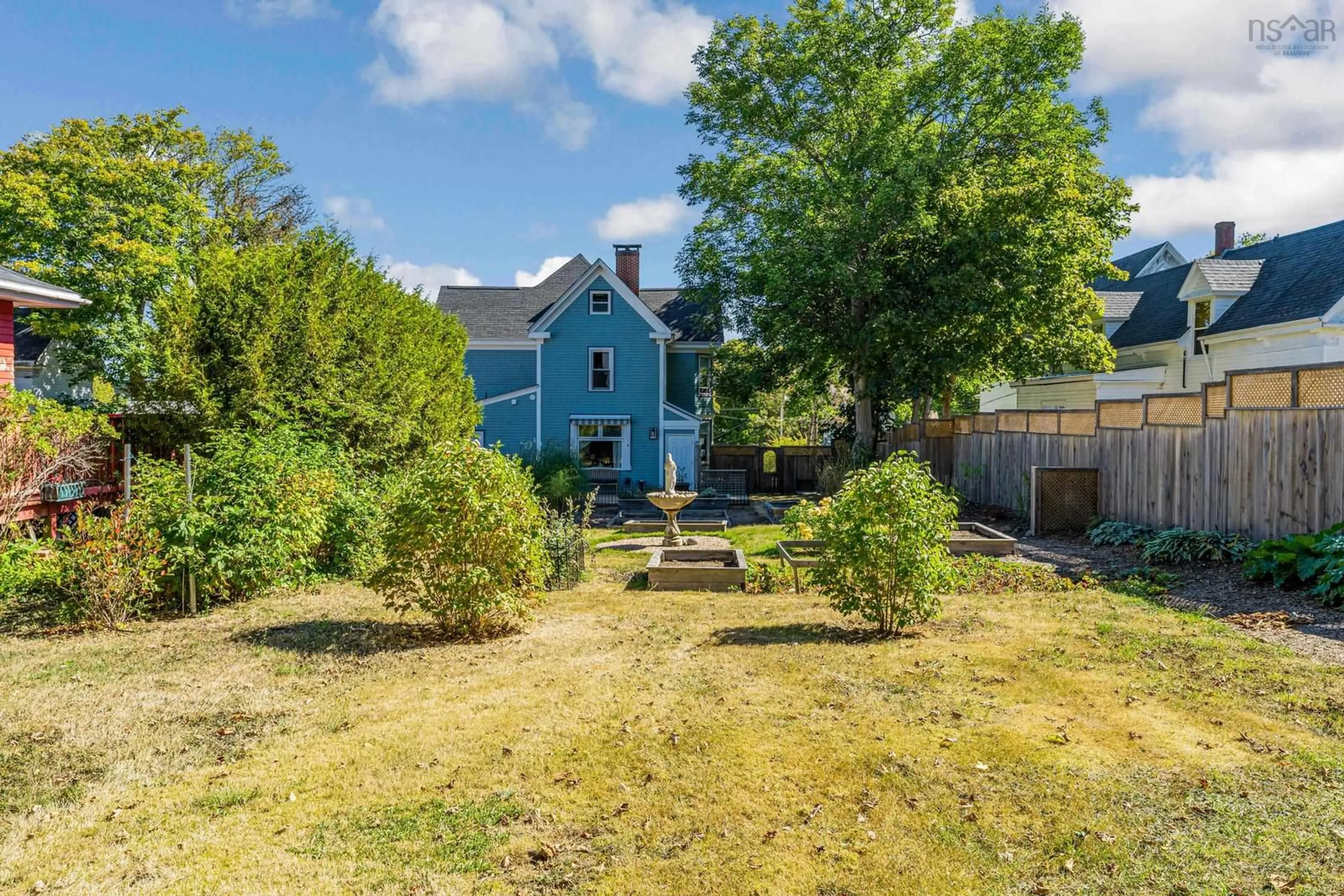 A pic from outside/outdoor area/front of a property/back of a property/a pic from drone, street for 95 First Ave, Digby Nova Scotia B0V 1A0