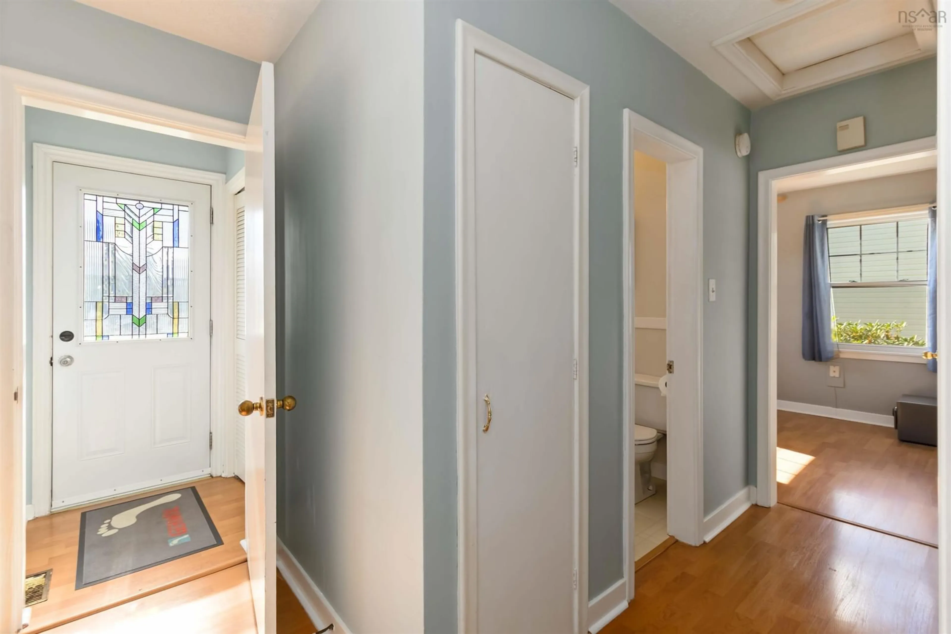 Indoor entryway for 8 Devon Cres, Halifax Nova Scotia B3R 2G3