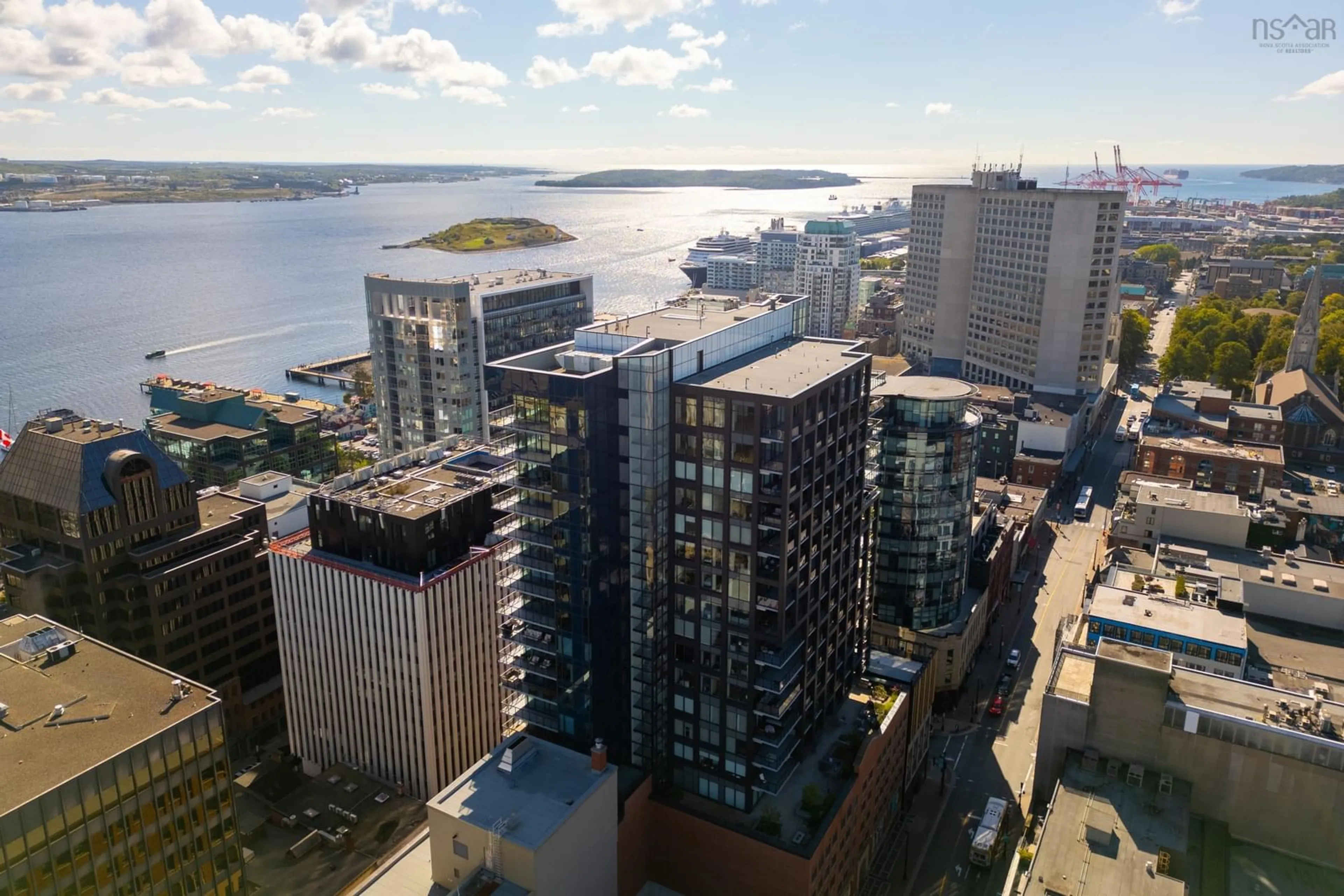 A pic from outside/outdoor area/front of a property/back of a property/a pic from drone, city buildings view from balcony for 2002 1650 Granville Street, Halifax Nova Scotia B3J 0E1